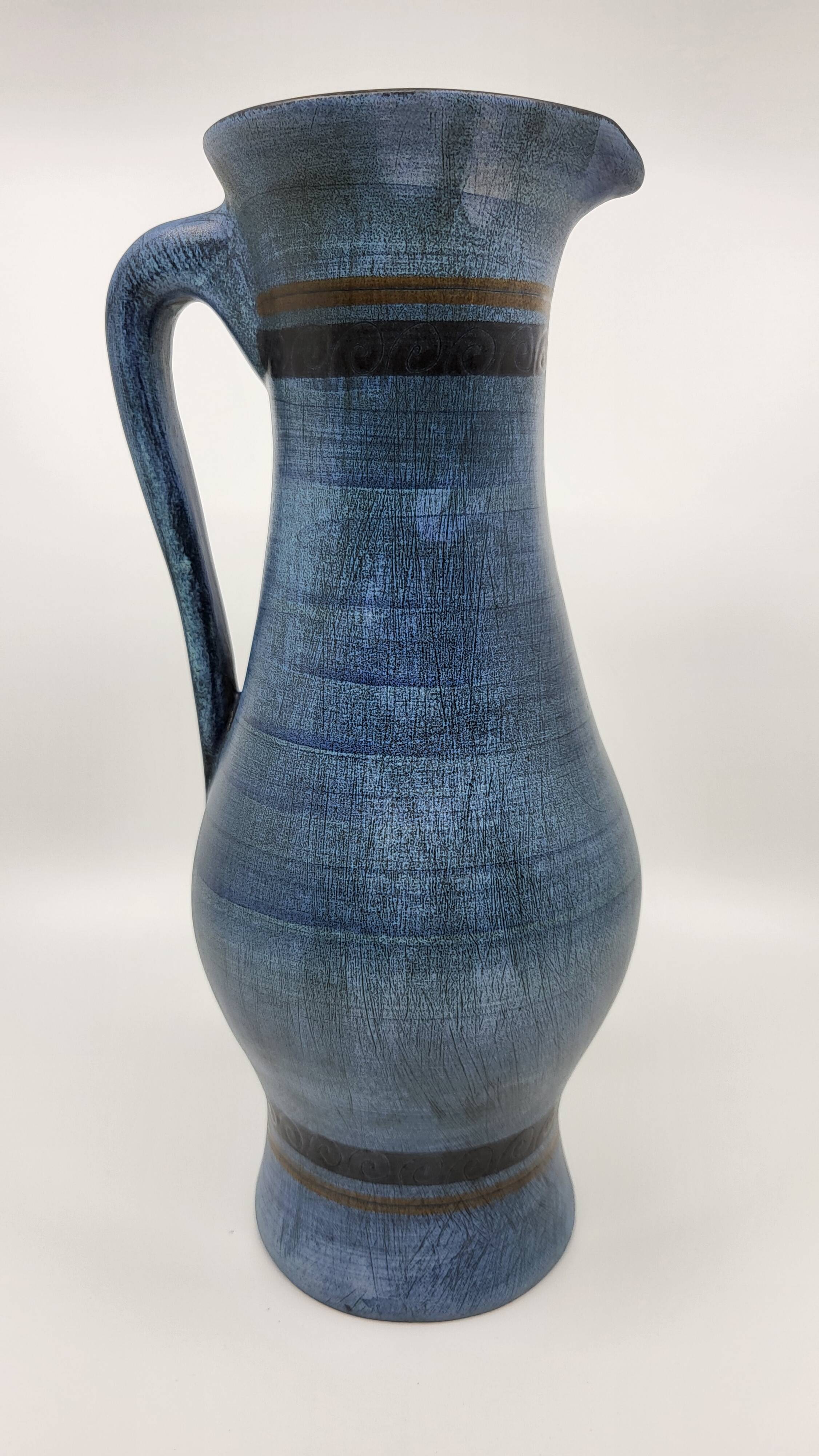 Jean de Lespinasse vase in blue ceramic, Côte d'Azur, France, 1950.
