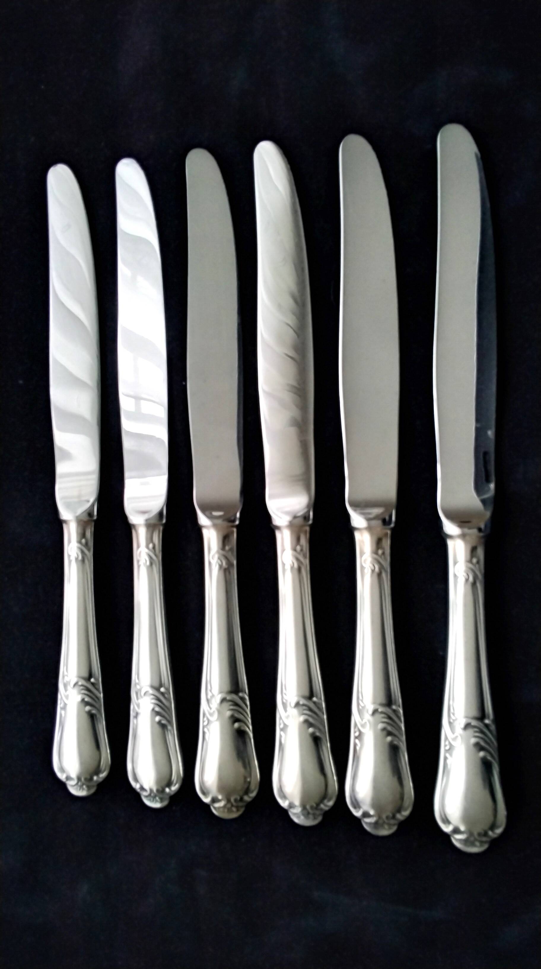 12 Guy Degrenne Rocaille pattern table knives (RESERVES)