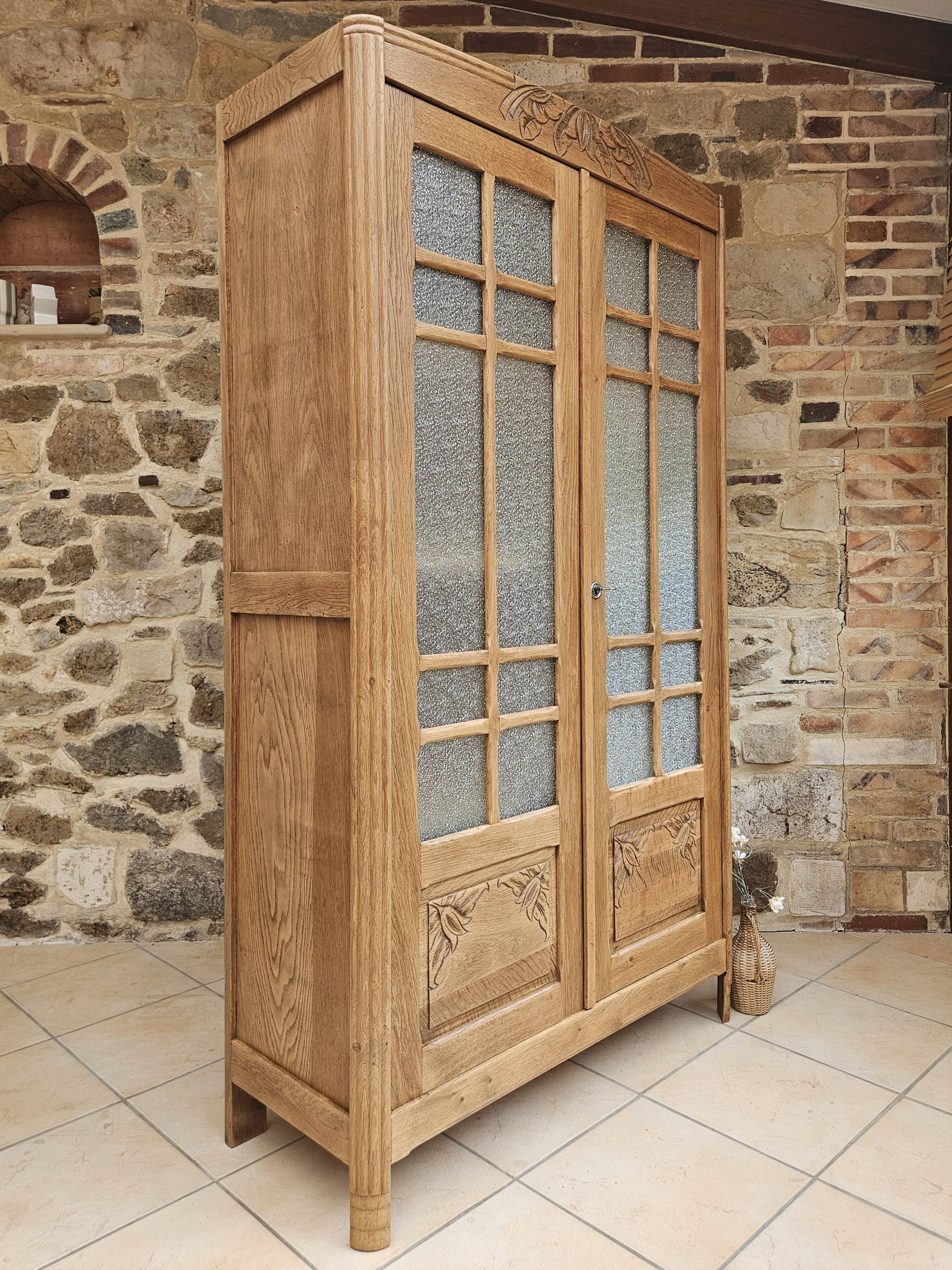 Art Deco display cabinet from Paris