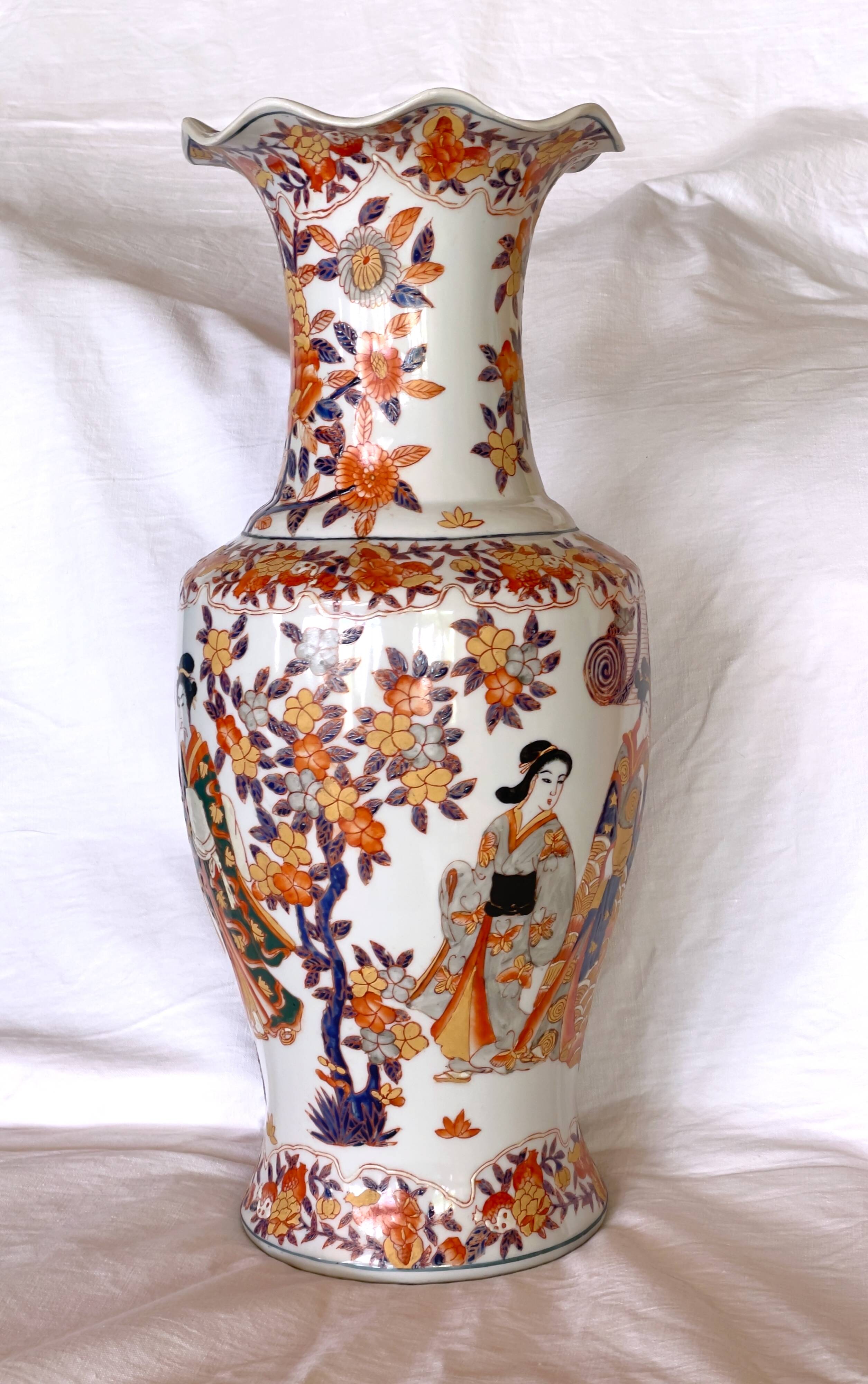 Large Chinese porcelain vase decorated with geishas and flowers, mid-19th century
