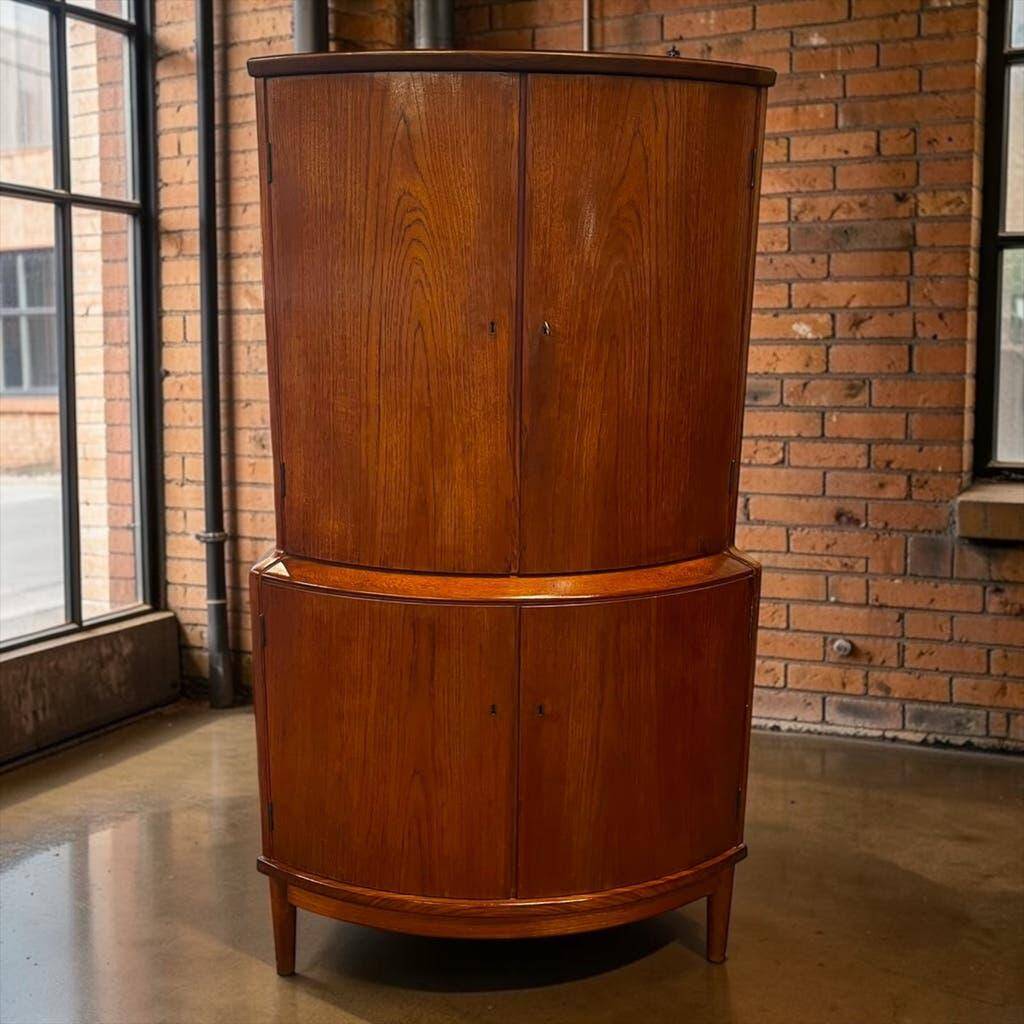 Armoire d'angle/placard vintage en bois courbé