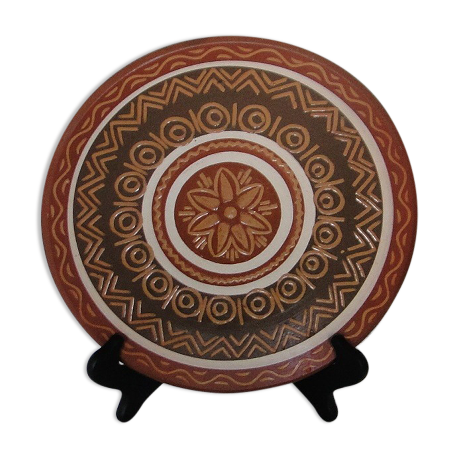 Decorative plate in engraved and painted terracotta signed verdo