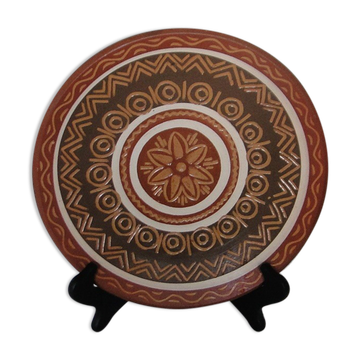 Decorative plate in engraved and painted terracotta signed verdo