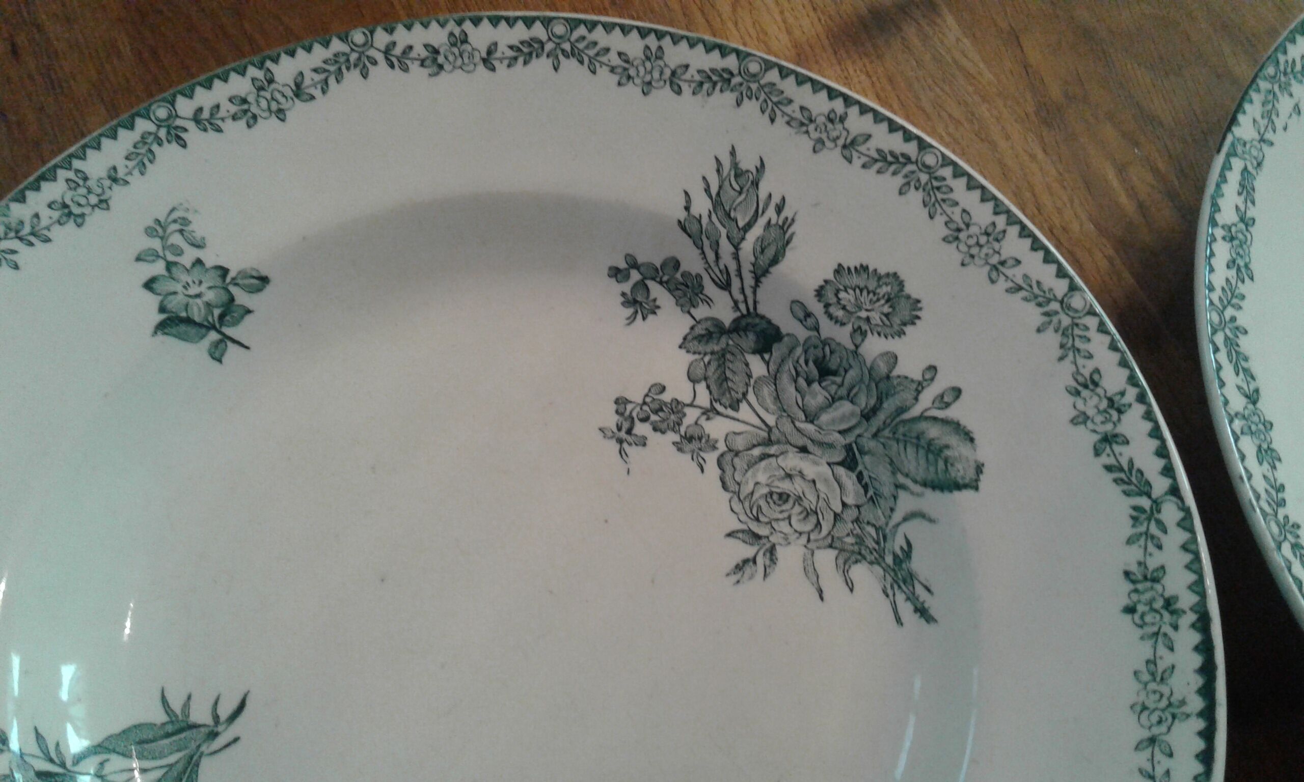 2 hollow plates. iron land . model bouquet