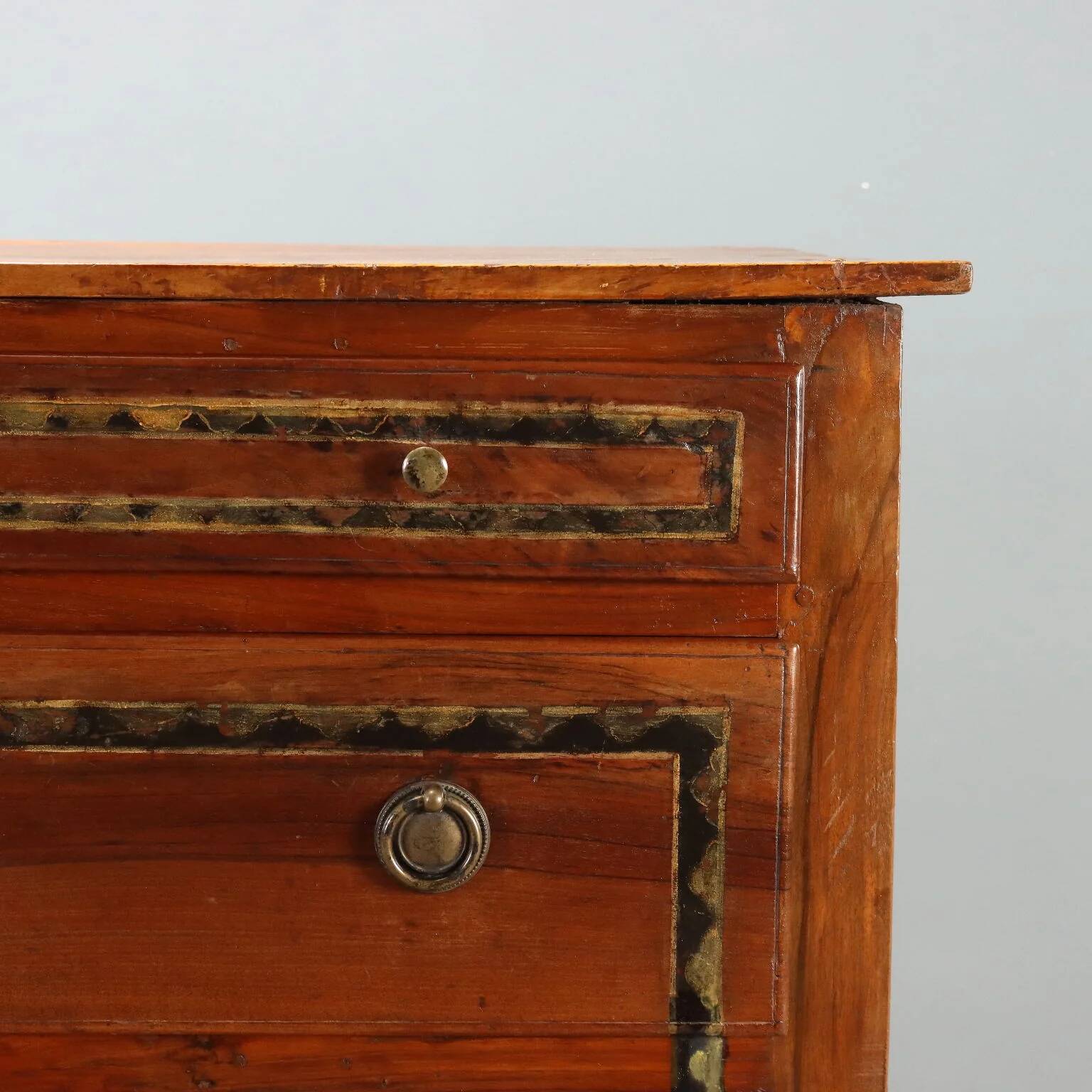 Directoire commode in walnut - Italy 19th century