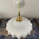 Applique vintage en opaline blanche