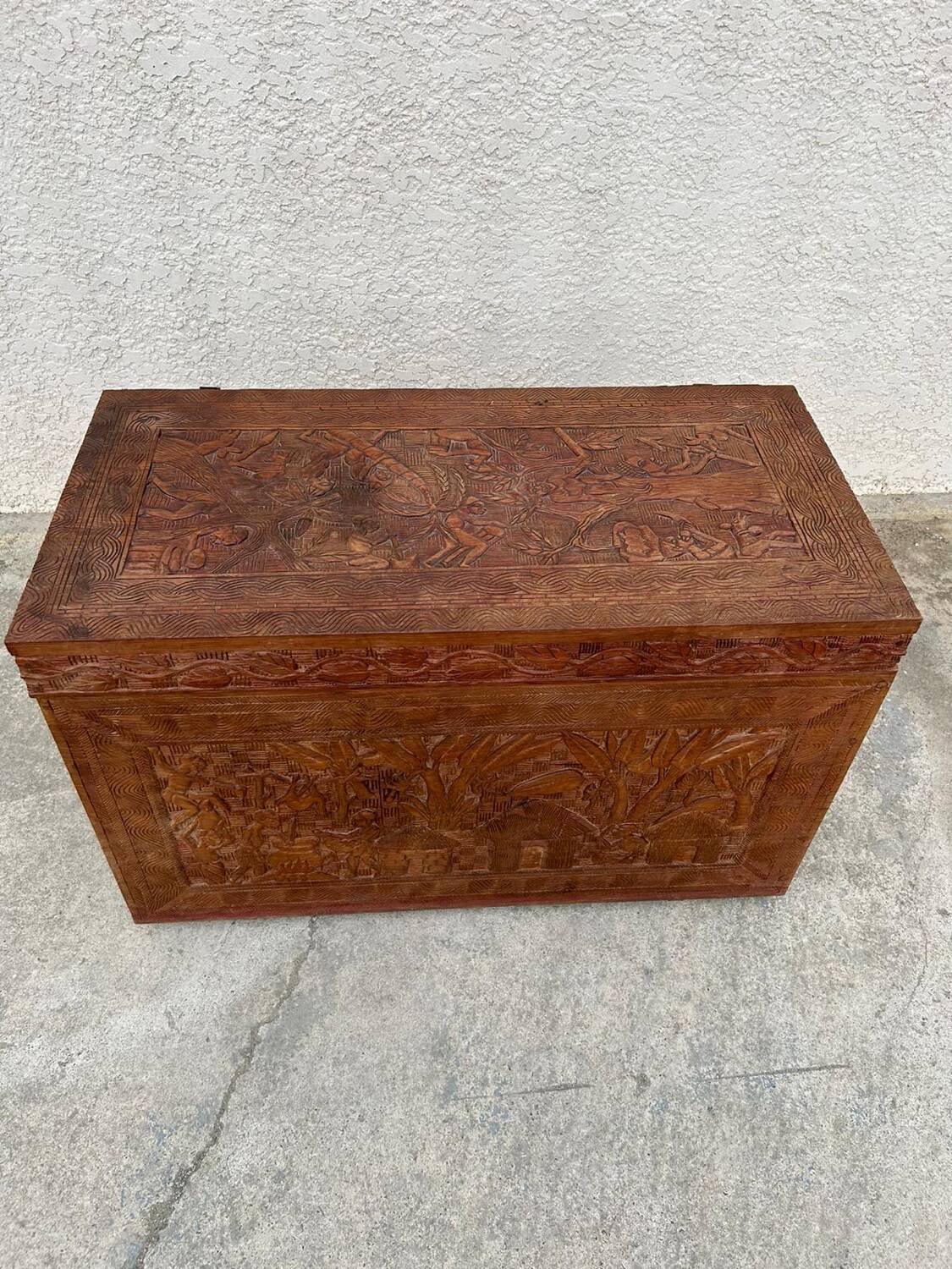 Old solid wood chest Arts indoneo