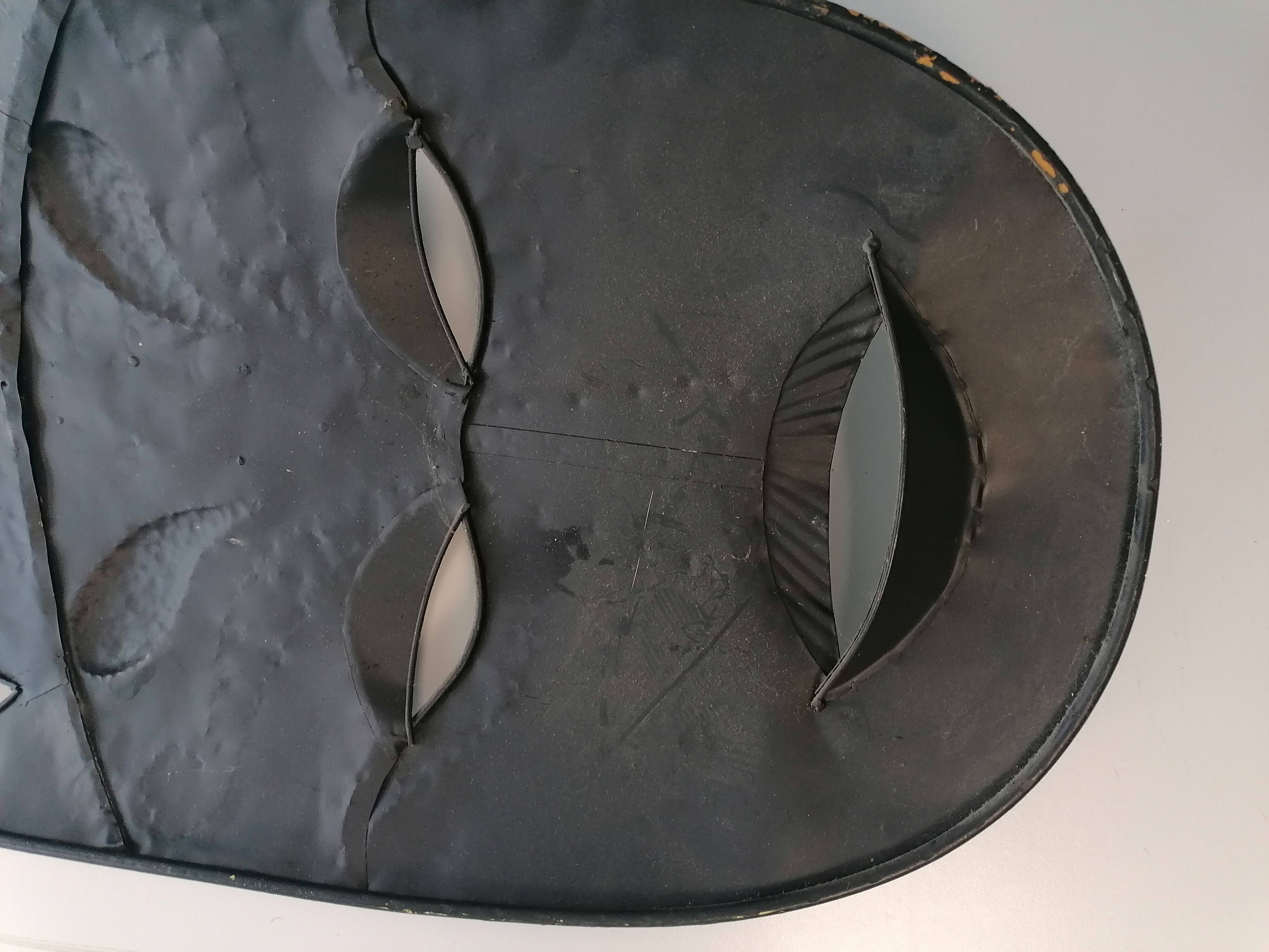 Decorative sculpted metal wall mask – 70 cm × 33 cm