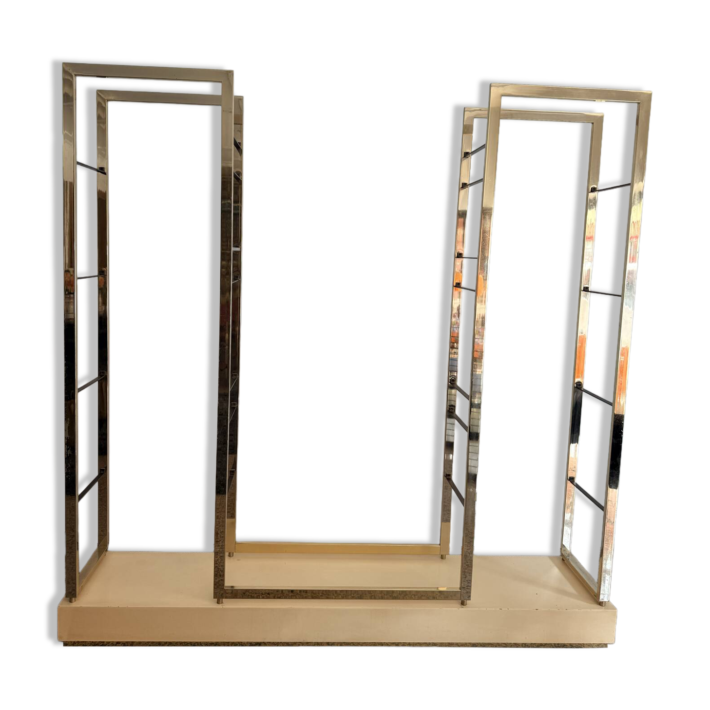 Grande bibliothèque italienne attribuée à Alain Delon – verre fumé et