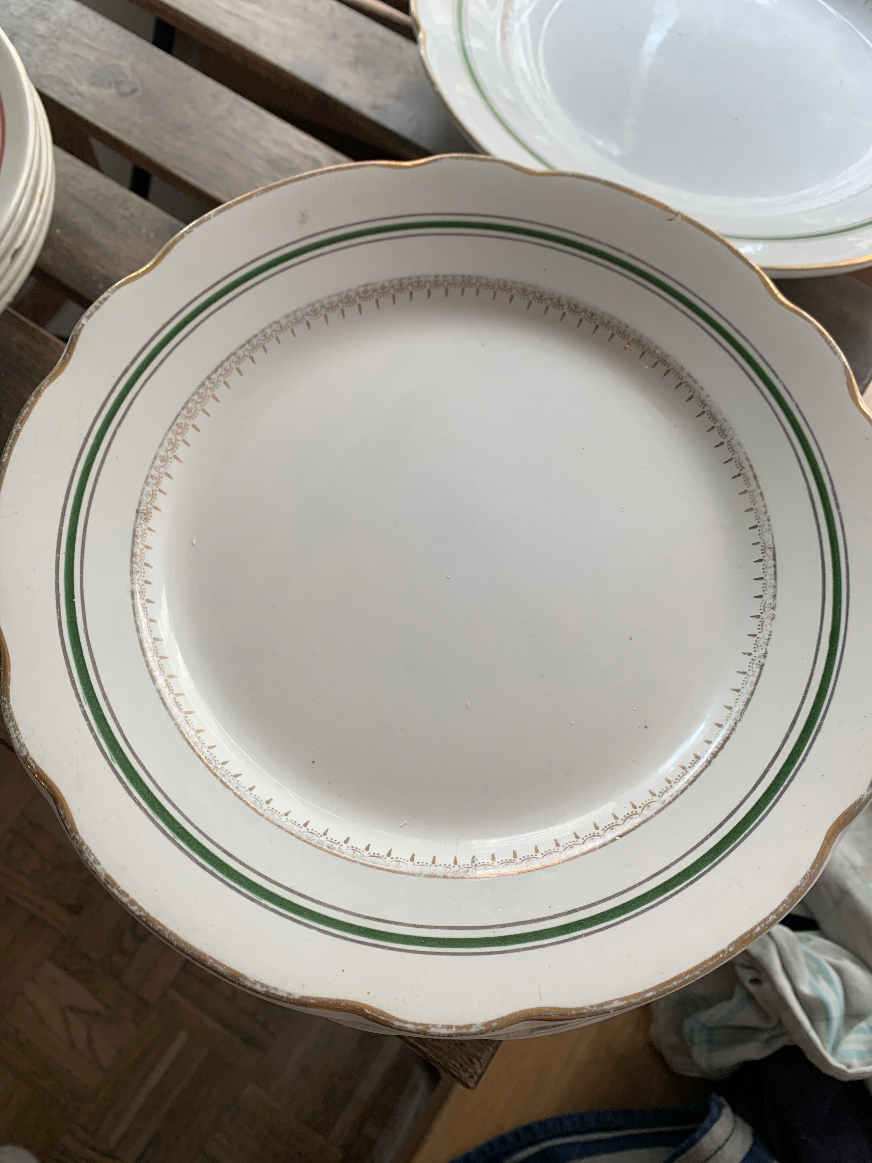 Lot 12 porcelain plates vendome