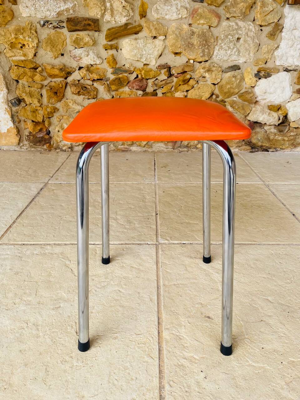 Tabouret vintage skaï orange et pieds chrome circa 70s