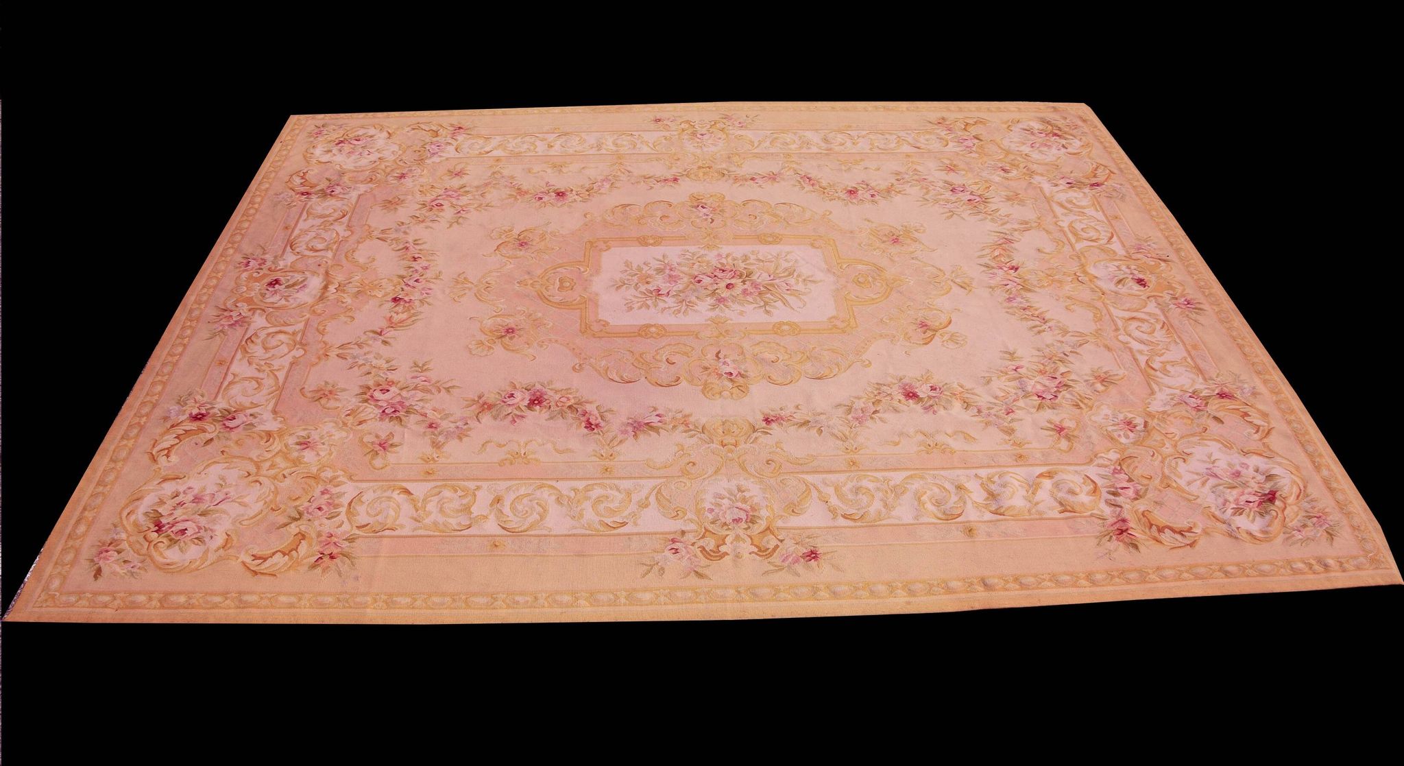 Aubusson style rug - Size: 375 x 275 cm - "Galerie Saedje"