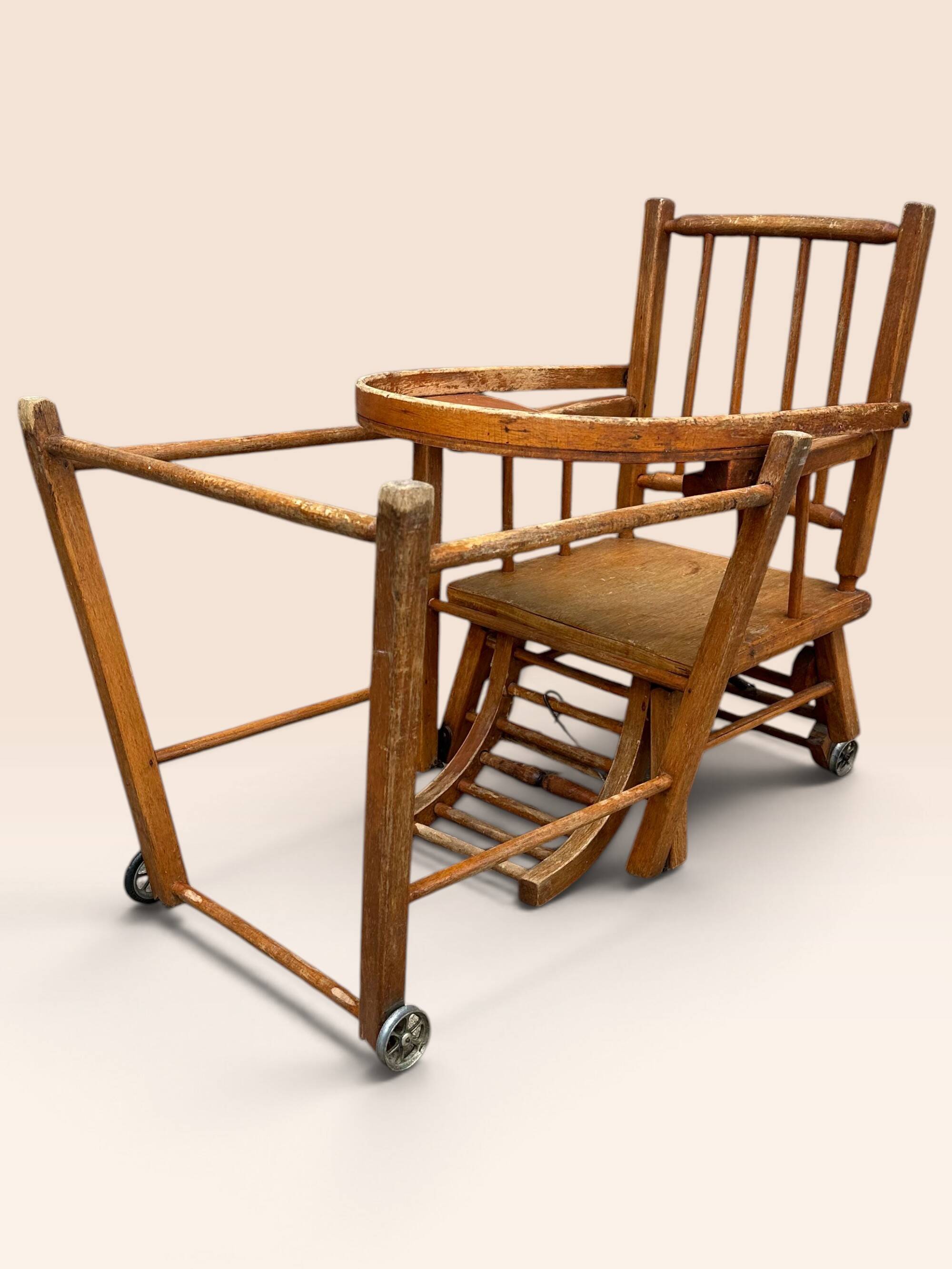 Chaise haute pour enfant en bois courbé