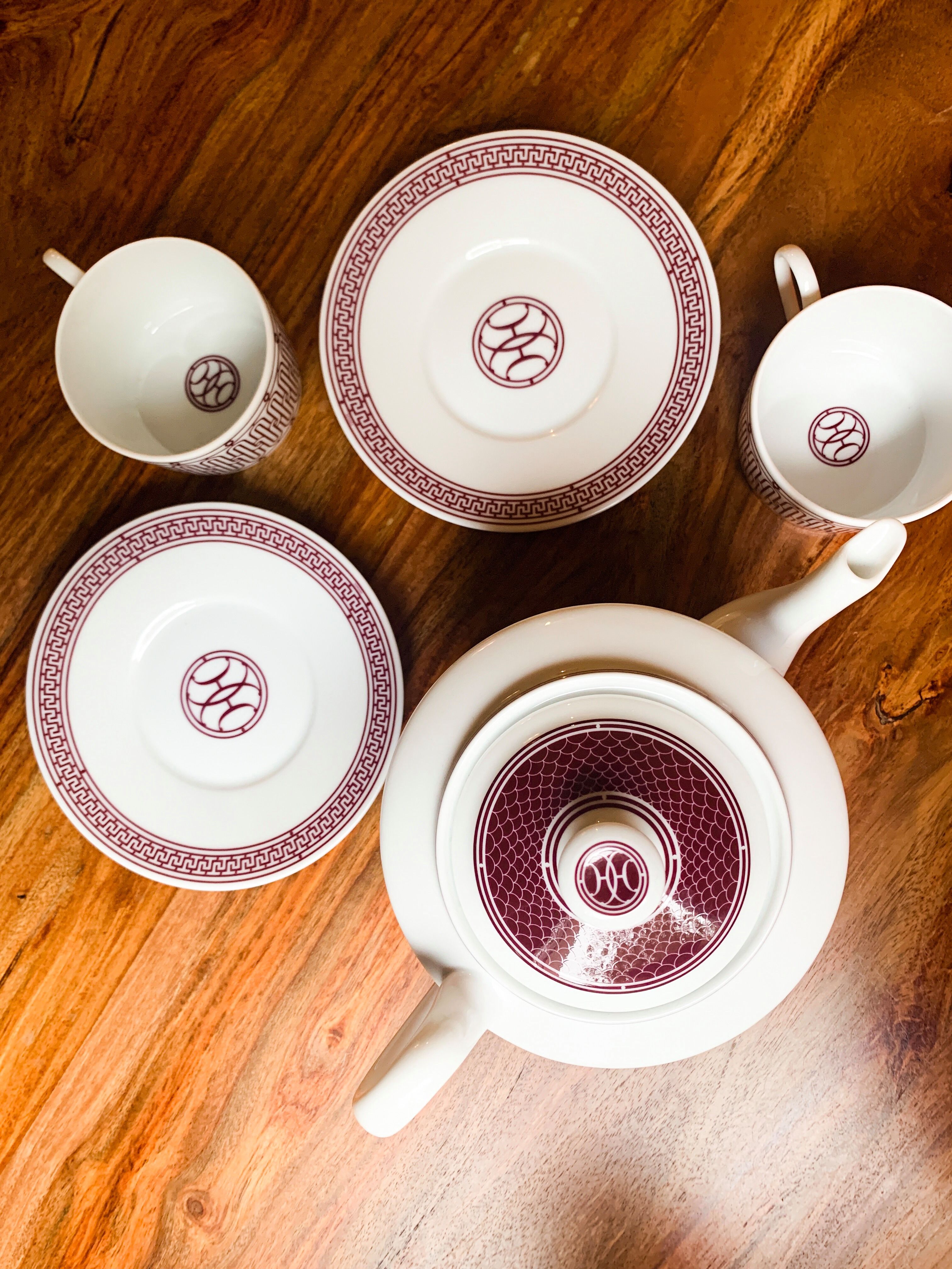 Hermes box - teapot, 2 tea cups, 2 plates - H Deco collection