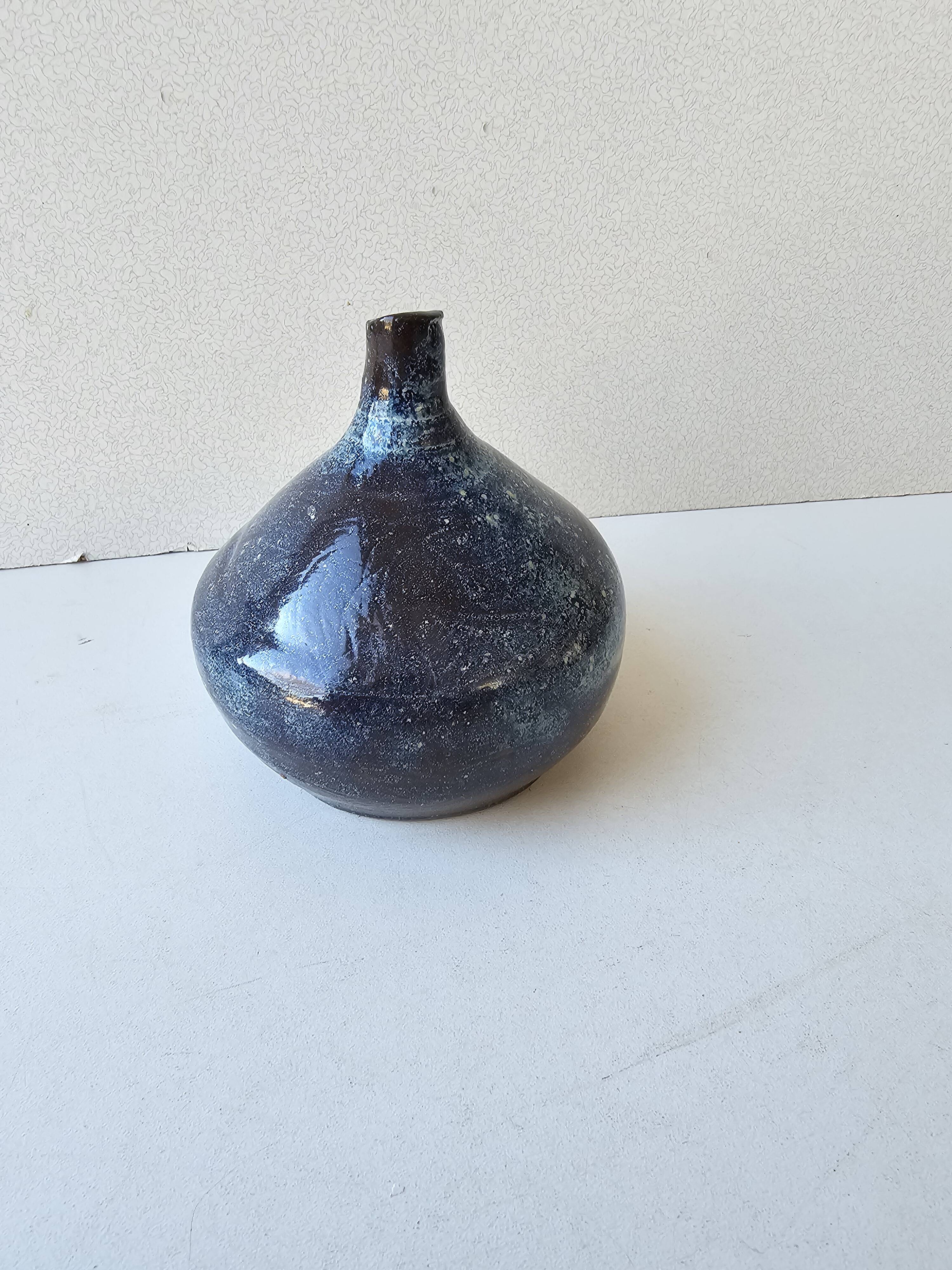 Small blue soliflore vase in glazed ceramic signed X (to be identified)