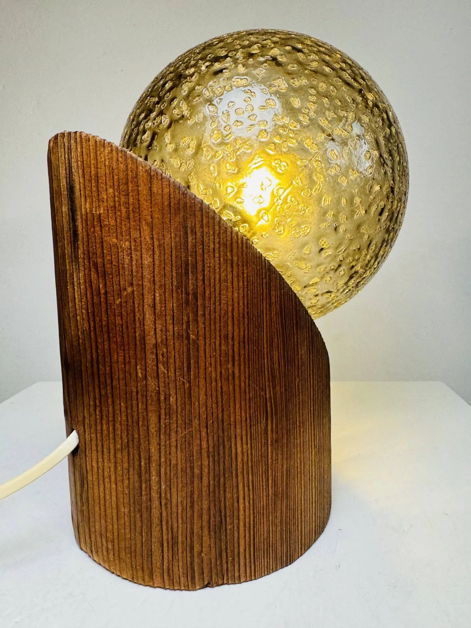 Lampe de table sphérique par Hustadt Leuchten, Allemagne, vers les années 1970.