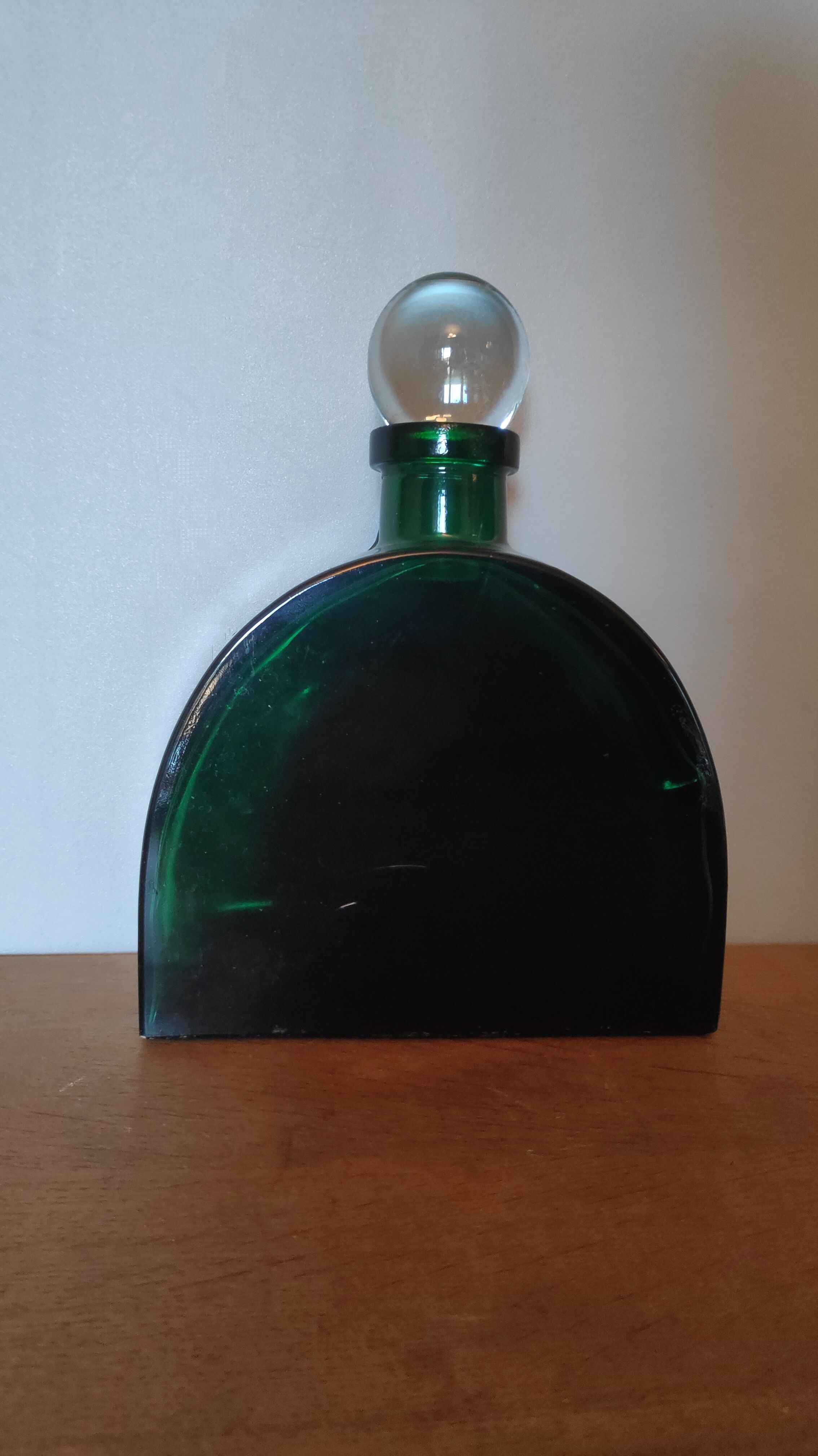 Carafe verte avec bouchon transparent