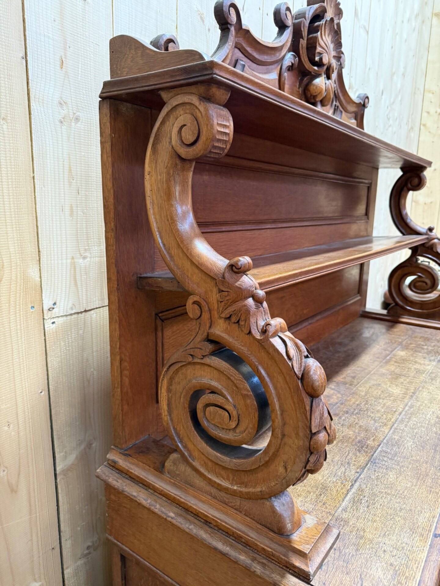 Buffet Louis Philippe "Saint-Hubert" en chêne