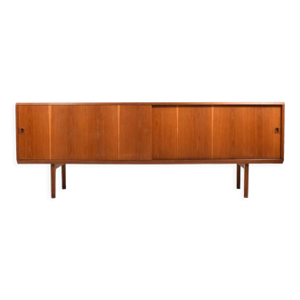 Mid Century fine Danish Sideboard in Oak 1960s.