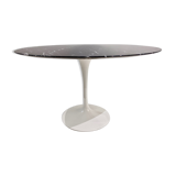 Tulip table white base and black marble marked by Saarinen edition knoll international