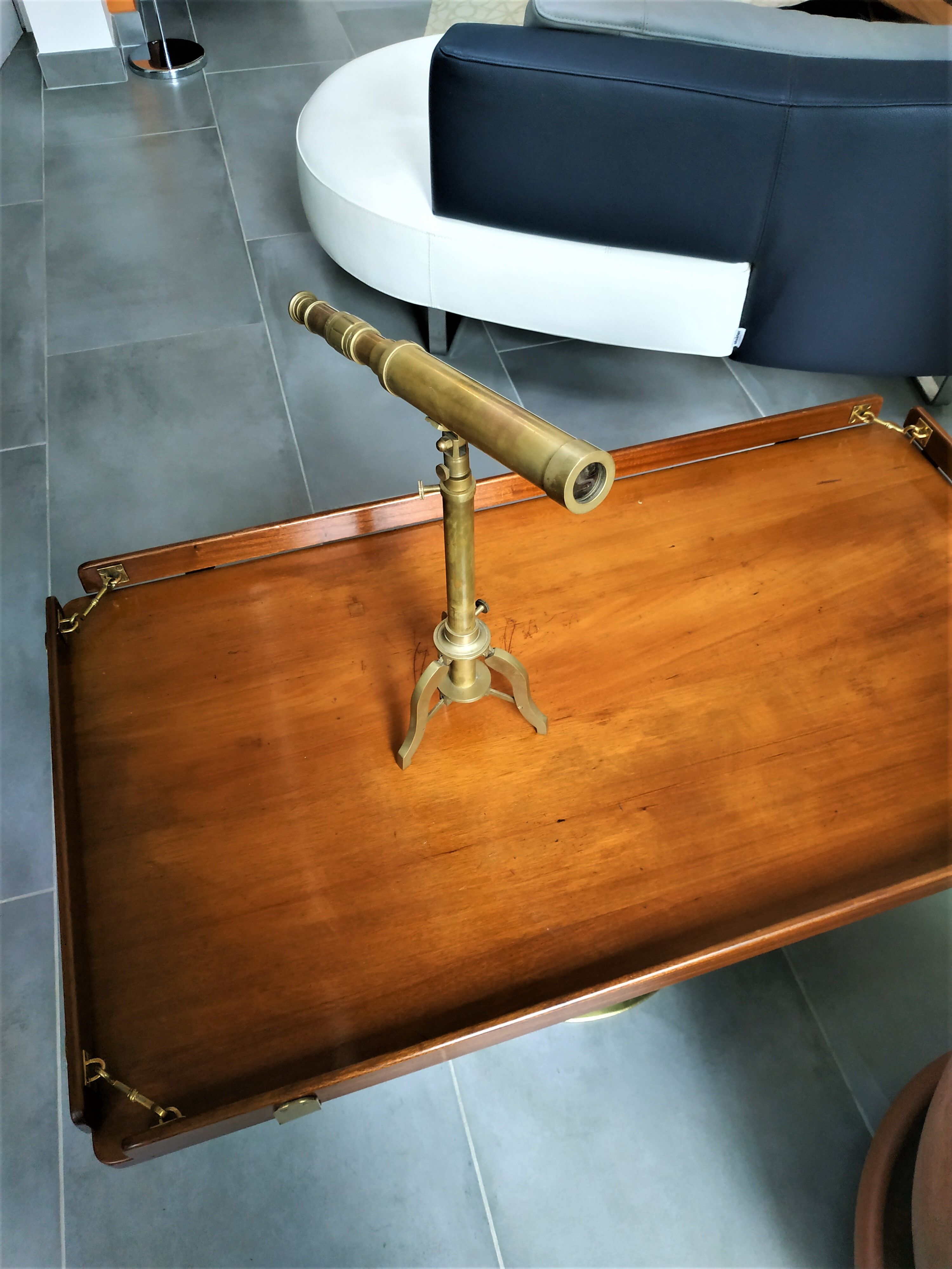 telescope or small telescope mounted on tripod