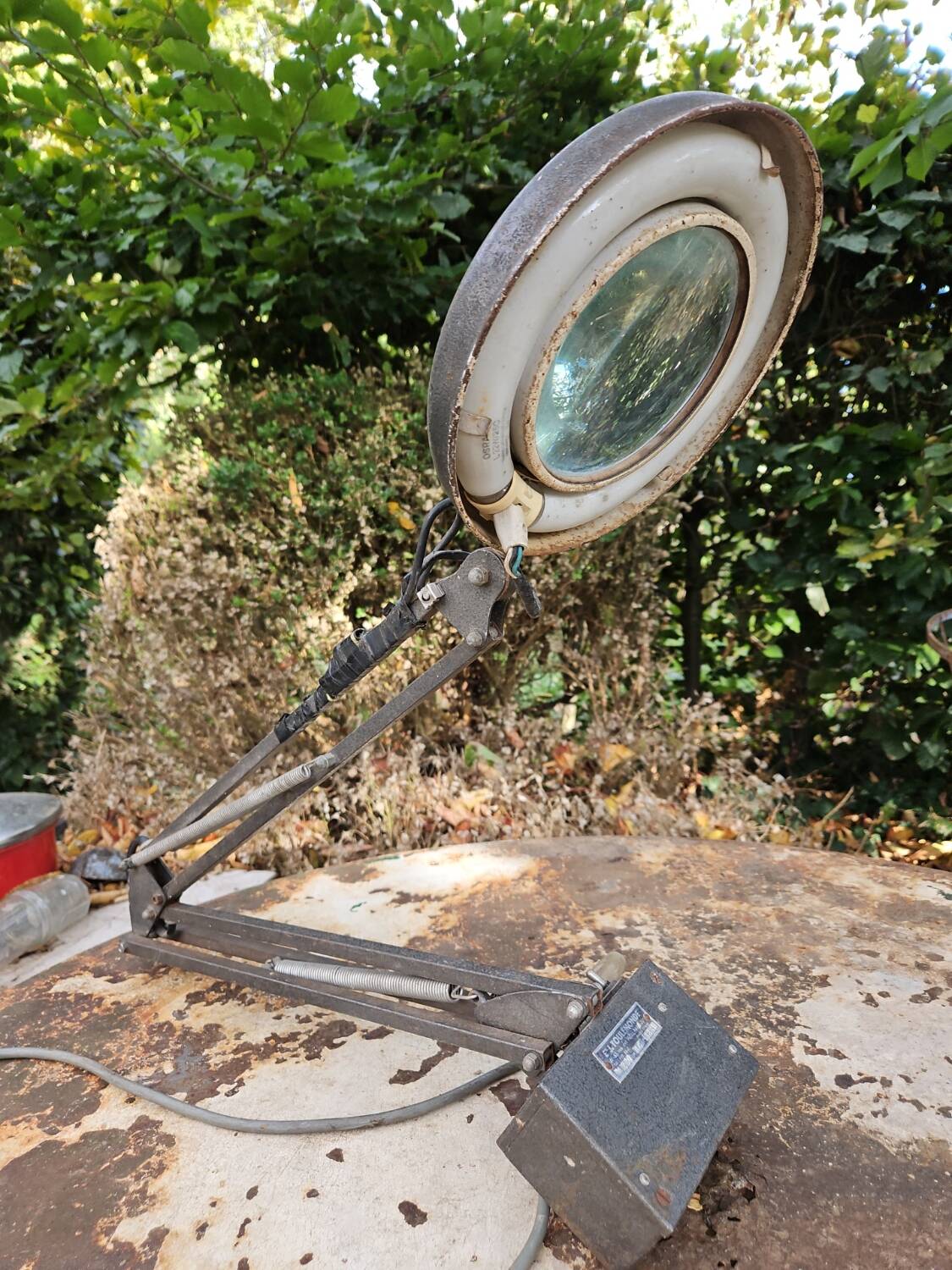 J.TOULEMONDE industrial design workshop magnifying lamp