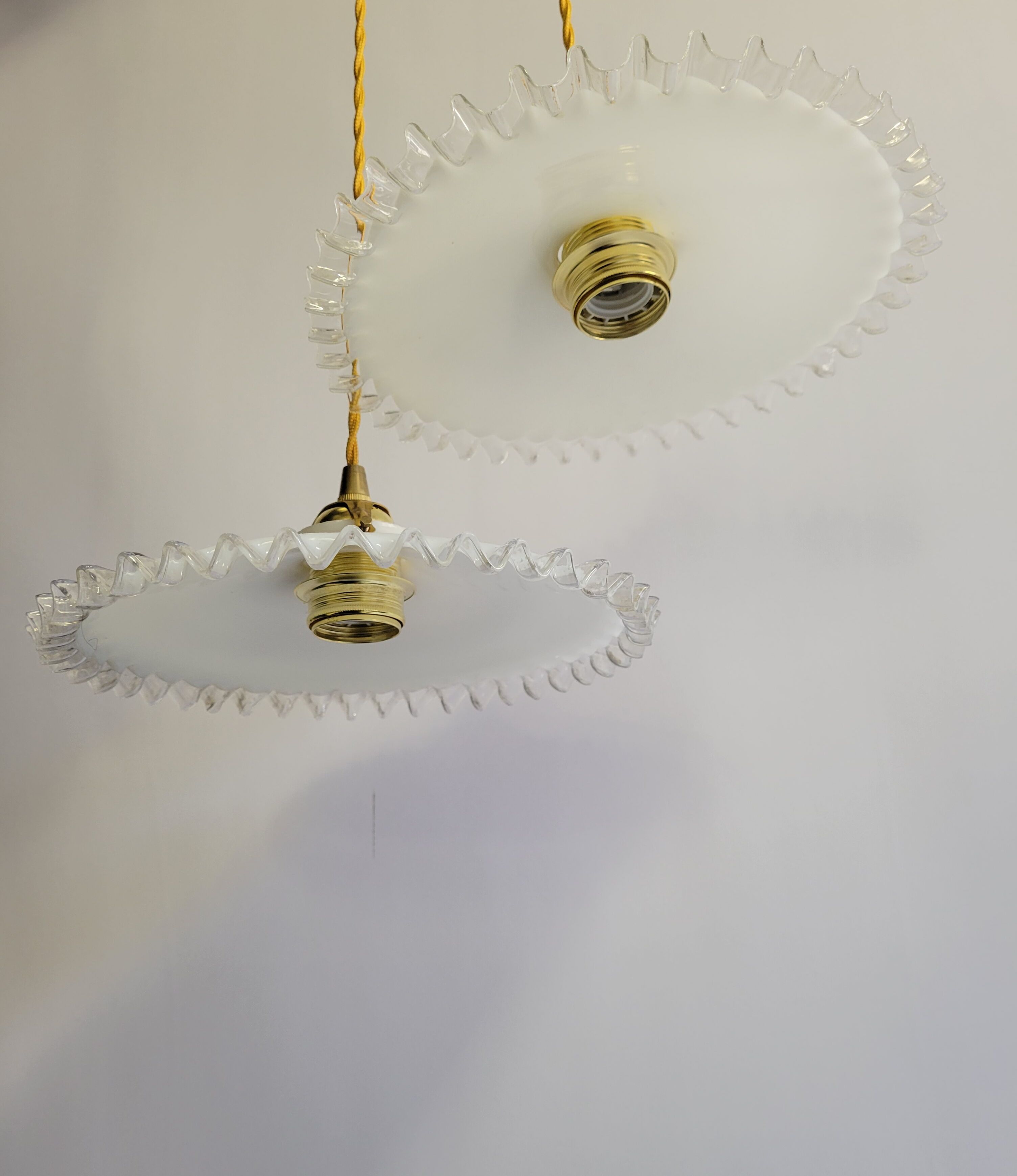 Duo of serrated opaline suspensions