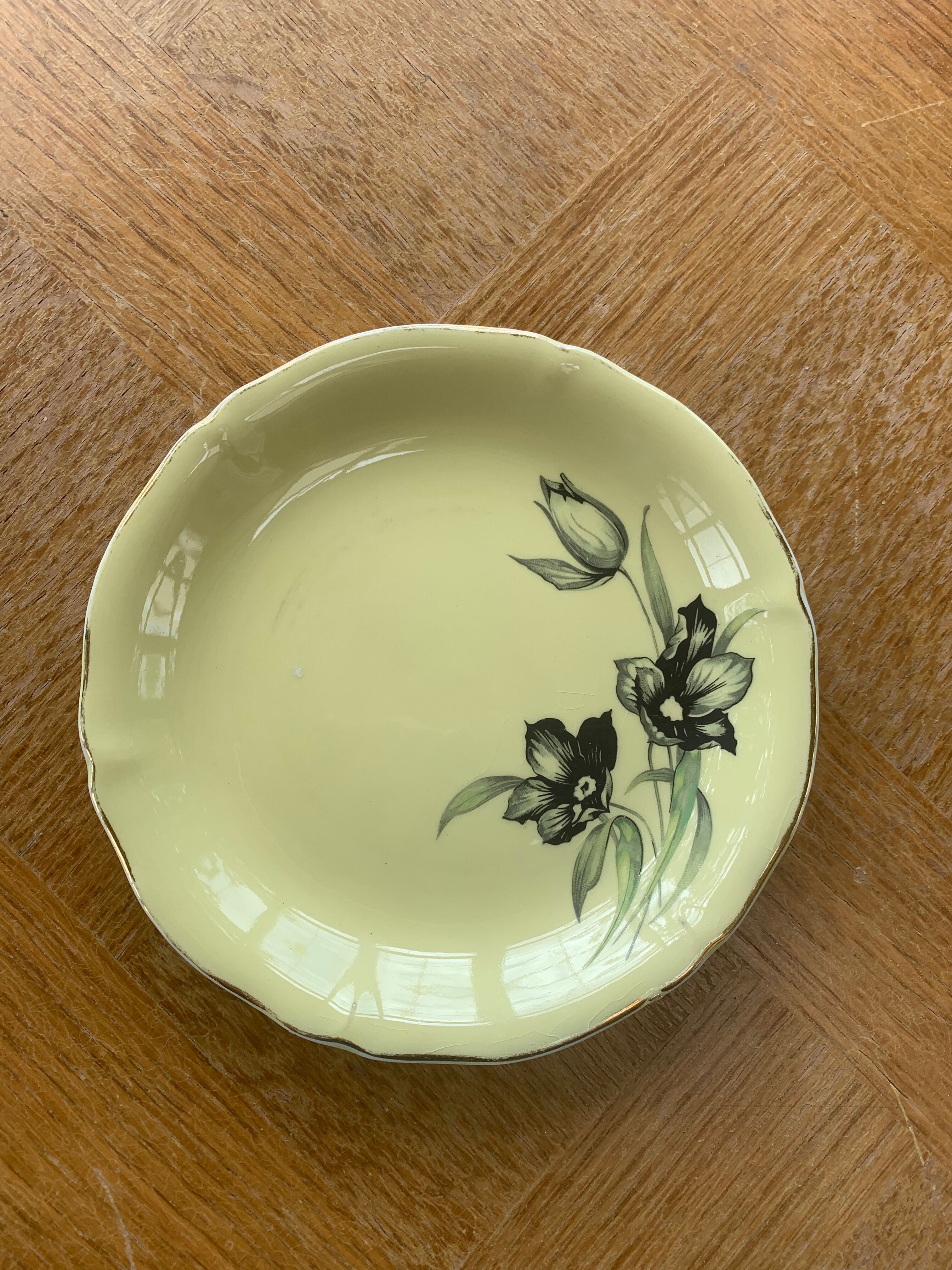 Cake set in yellow earthenware pattern black tulips ceranord Saint-Amand Vintage