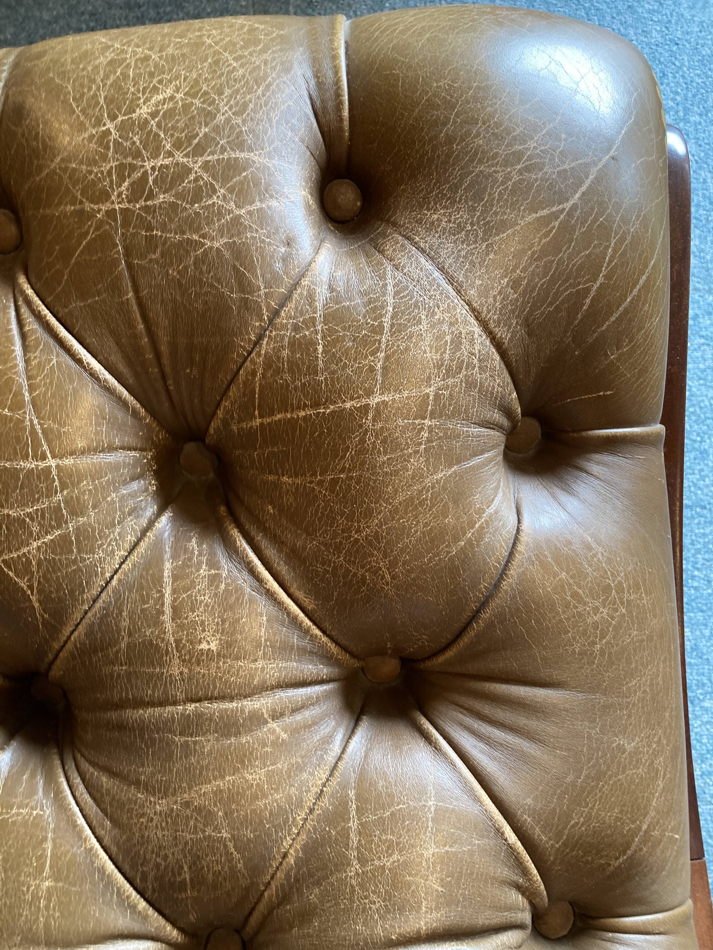 Chesterfield stool