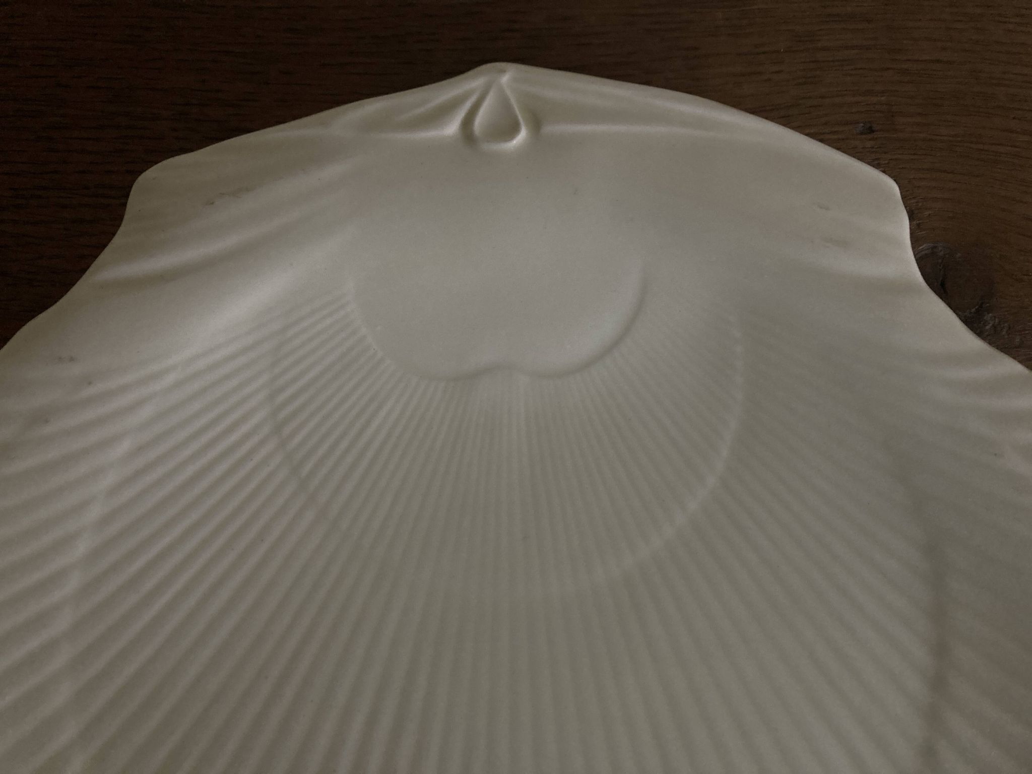 Neo-classical Greek revival shell-shaped dish, Wedgwood Etruria, 1940