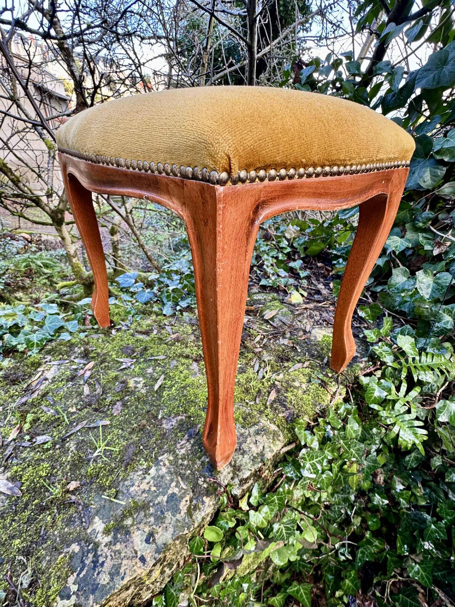 Large studded footrest in Louis XV style