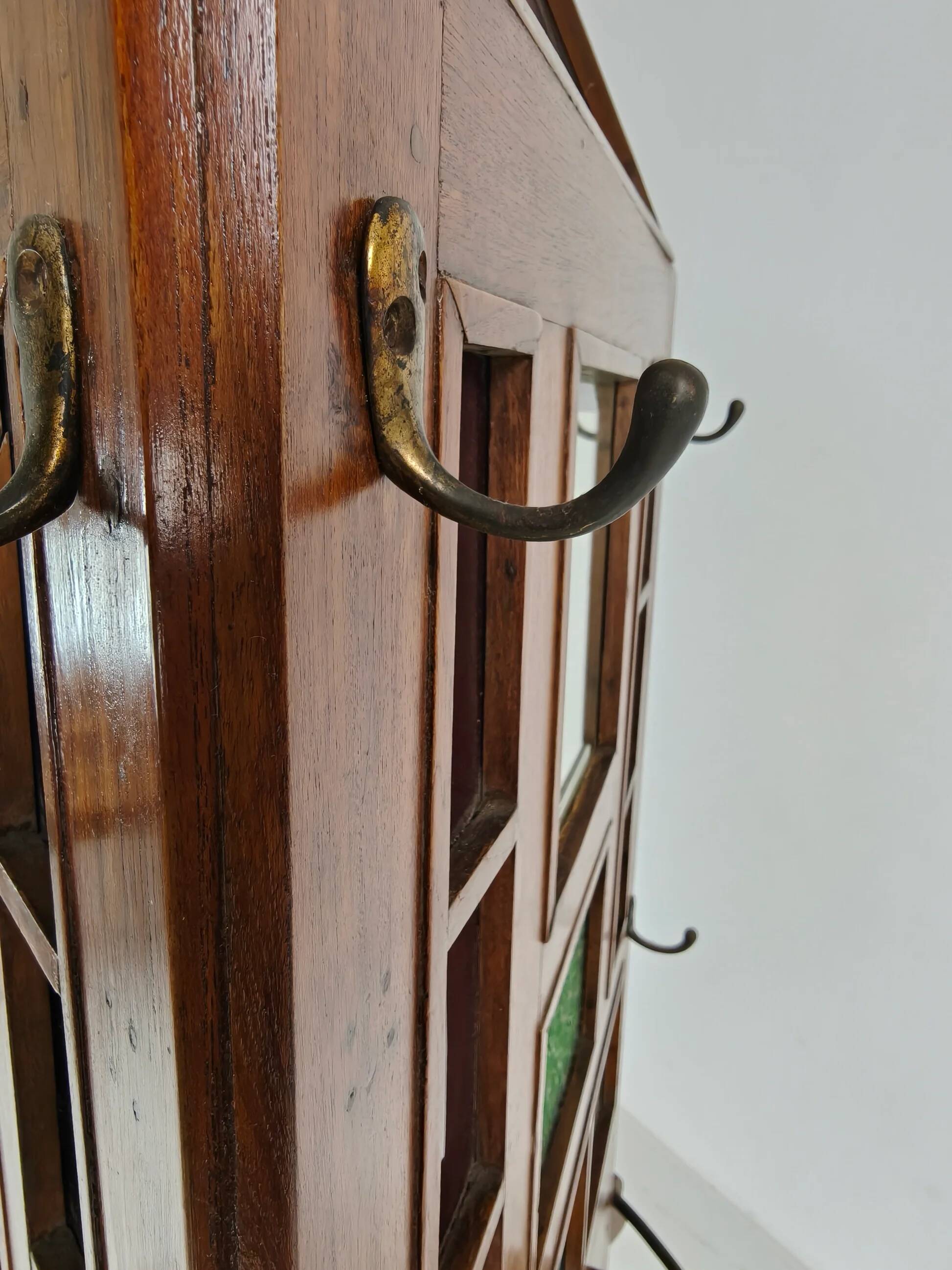 Porte-manteau / porte-parapluies Art Déco en chêne unique – Design obélisque des années 1920 avec vitrail