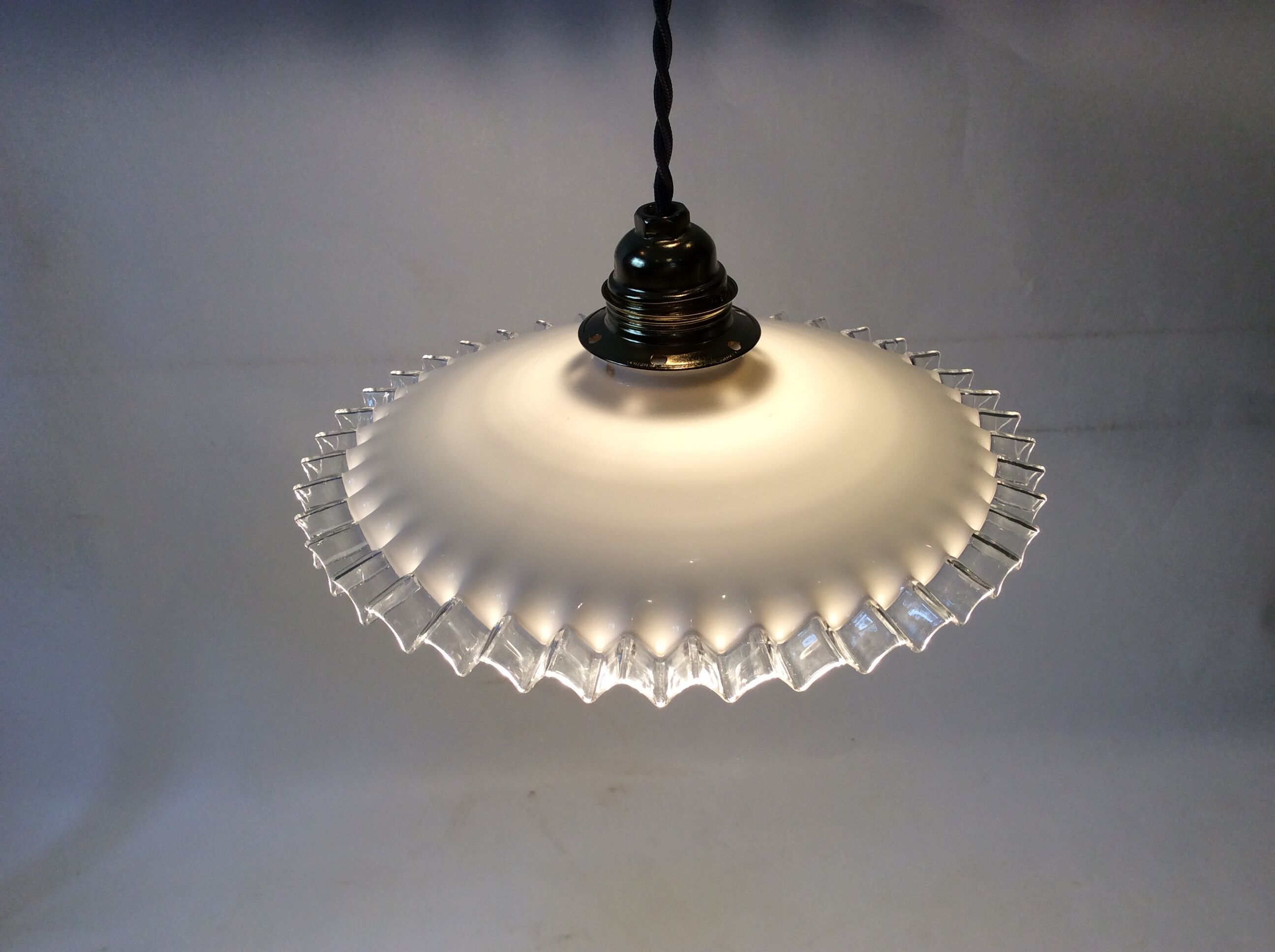 Vintage opaline suspension