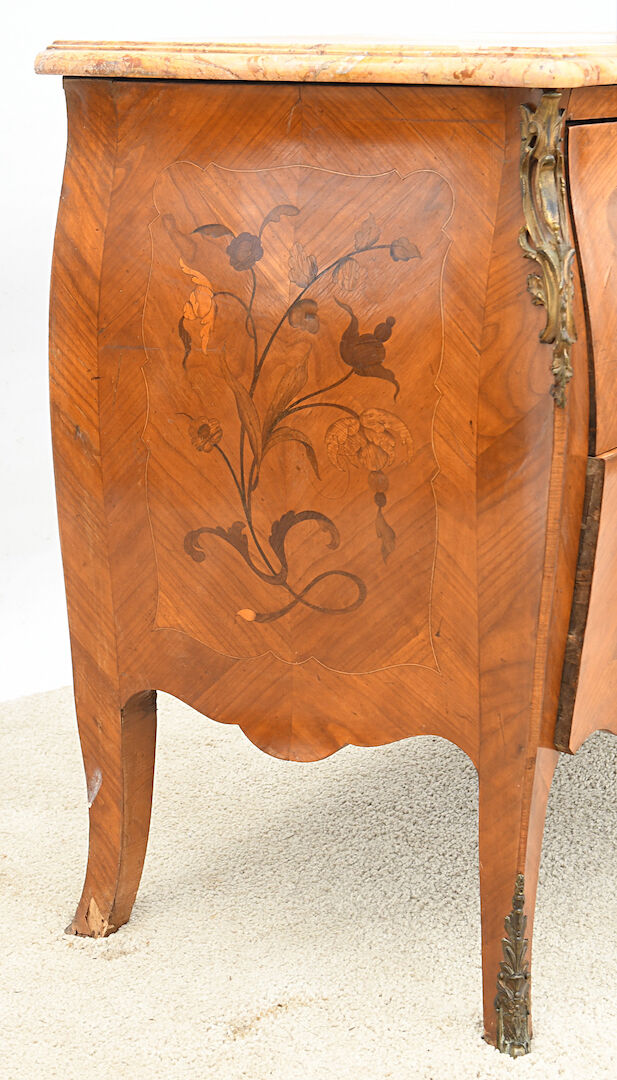 Curved chest of drawers in Louis XV style