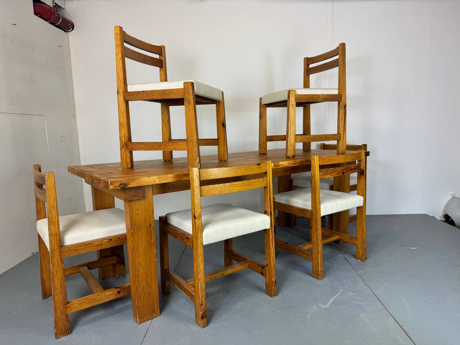 Ensemble de salle à manger moderniste du milieu du siècle en pin, style Chapo, Perriand, Jeanneret, années 50