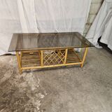 Table basse en rotin dessus verre fumé 1970