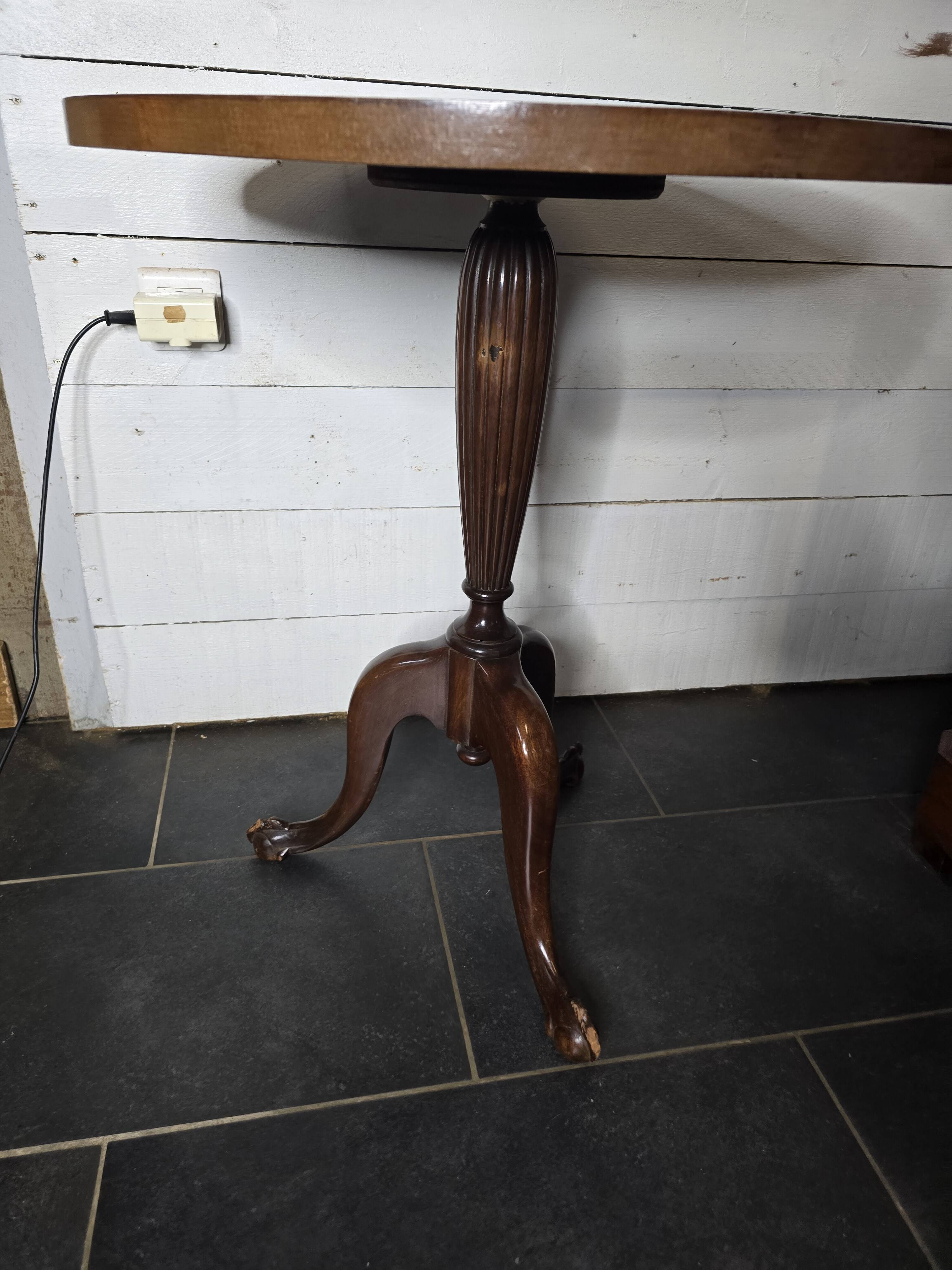 English Style Mahogany Pedestal Table