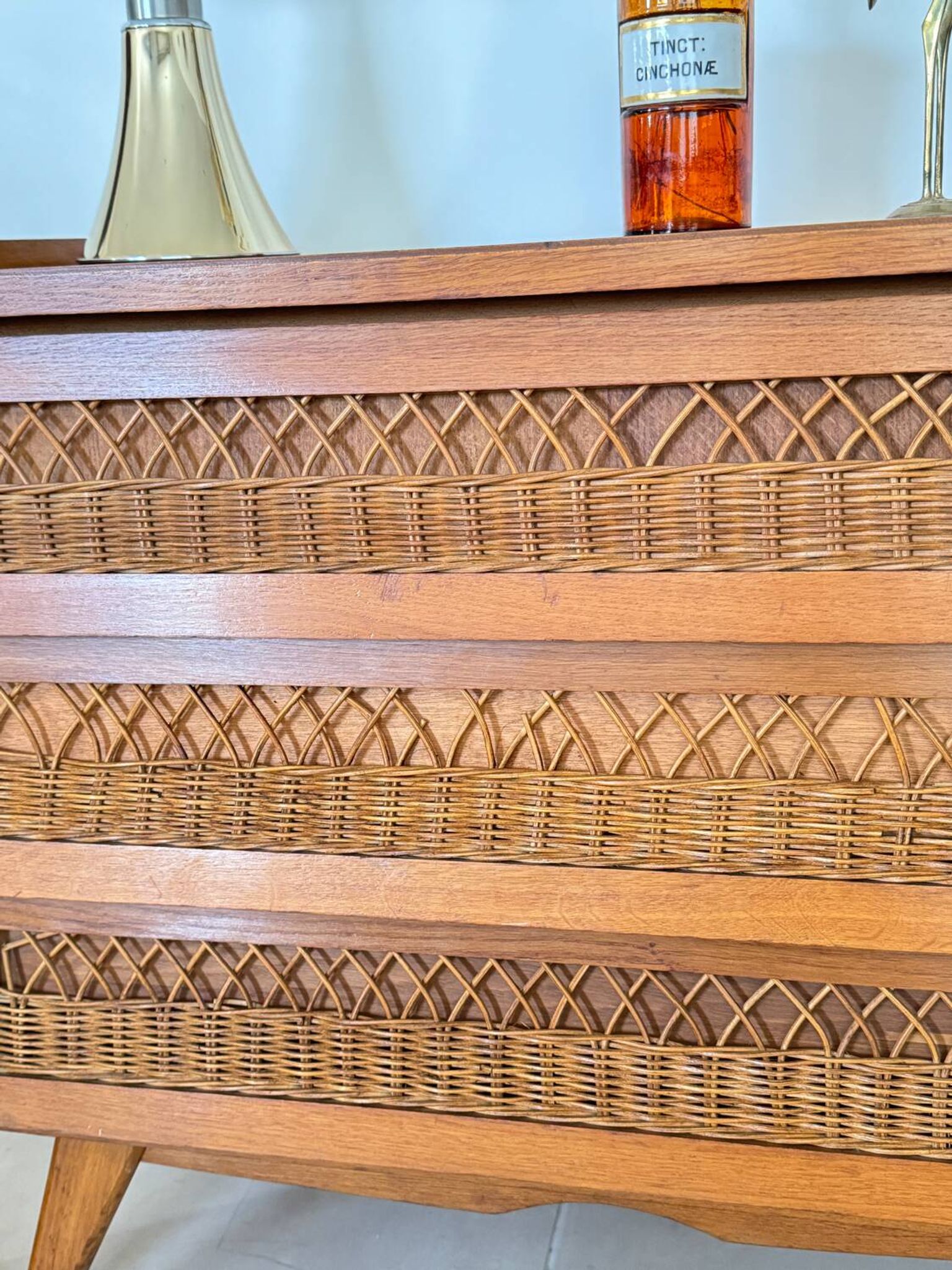 Commode bois et rotin vintage
