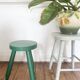 Tabouret trépied peint