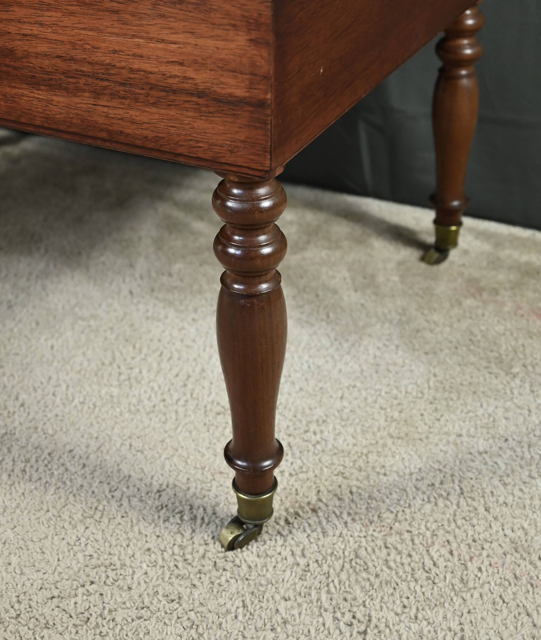 Rolling coffee table in solid mahogany, Louis-Philippe style – Late 19th century