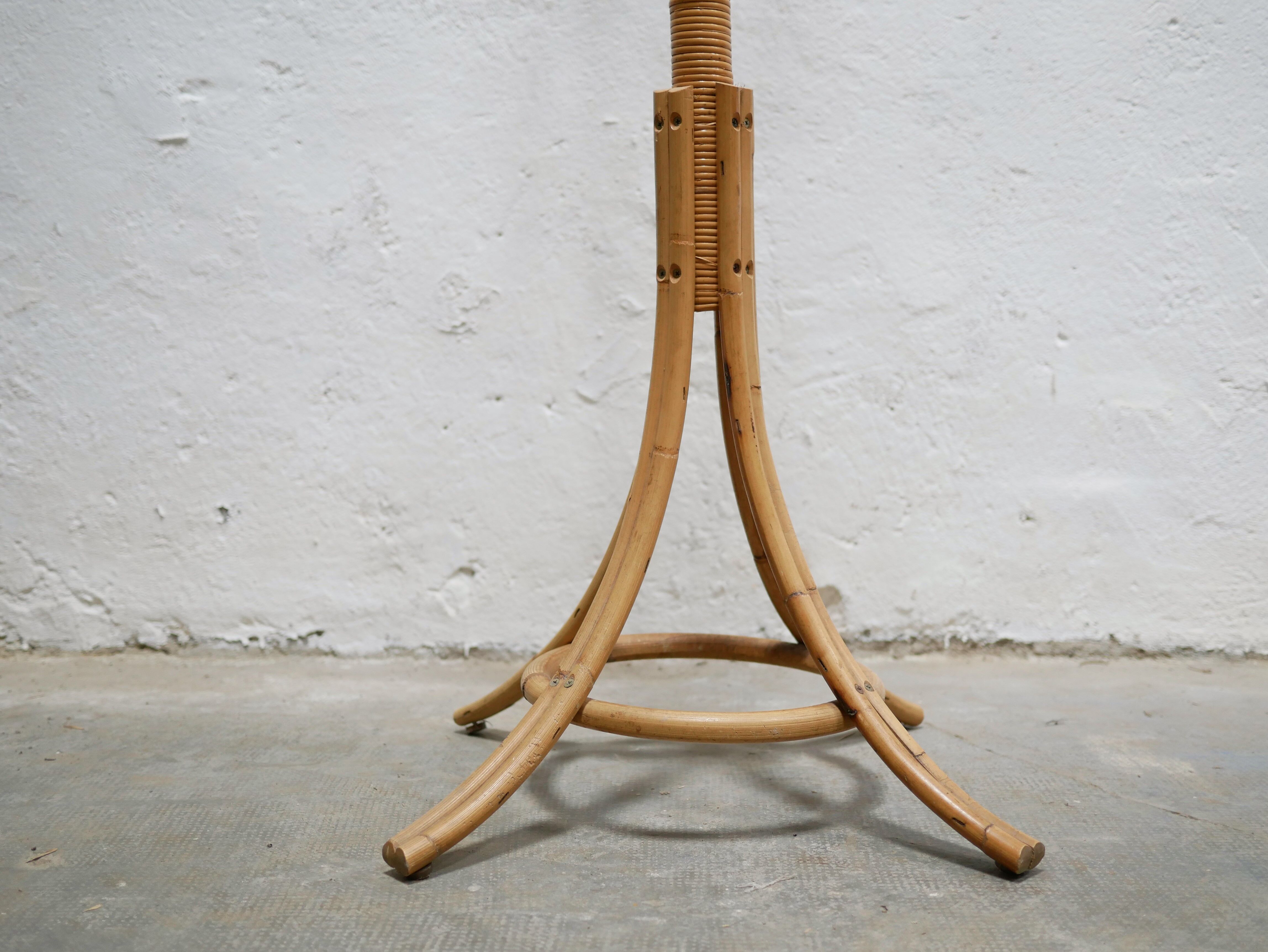 Porte-manteau vintage en rotin