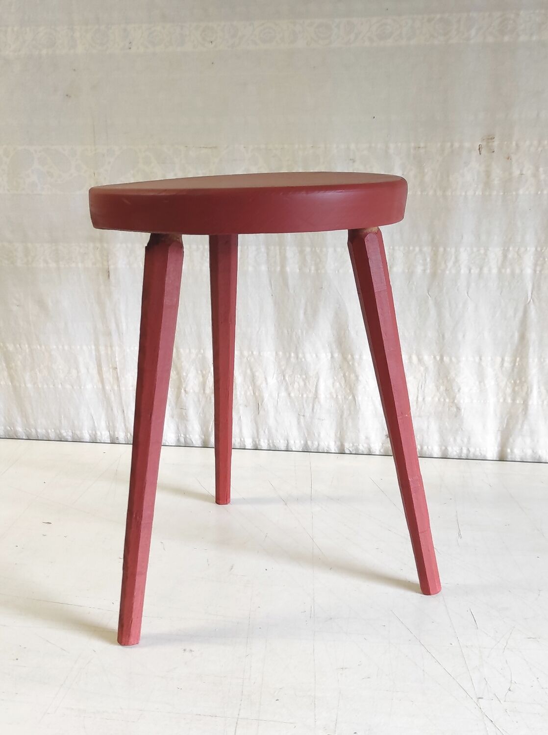 Tripod stool in solid oak - mid 20th century