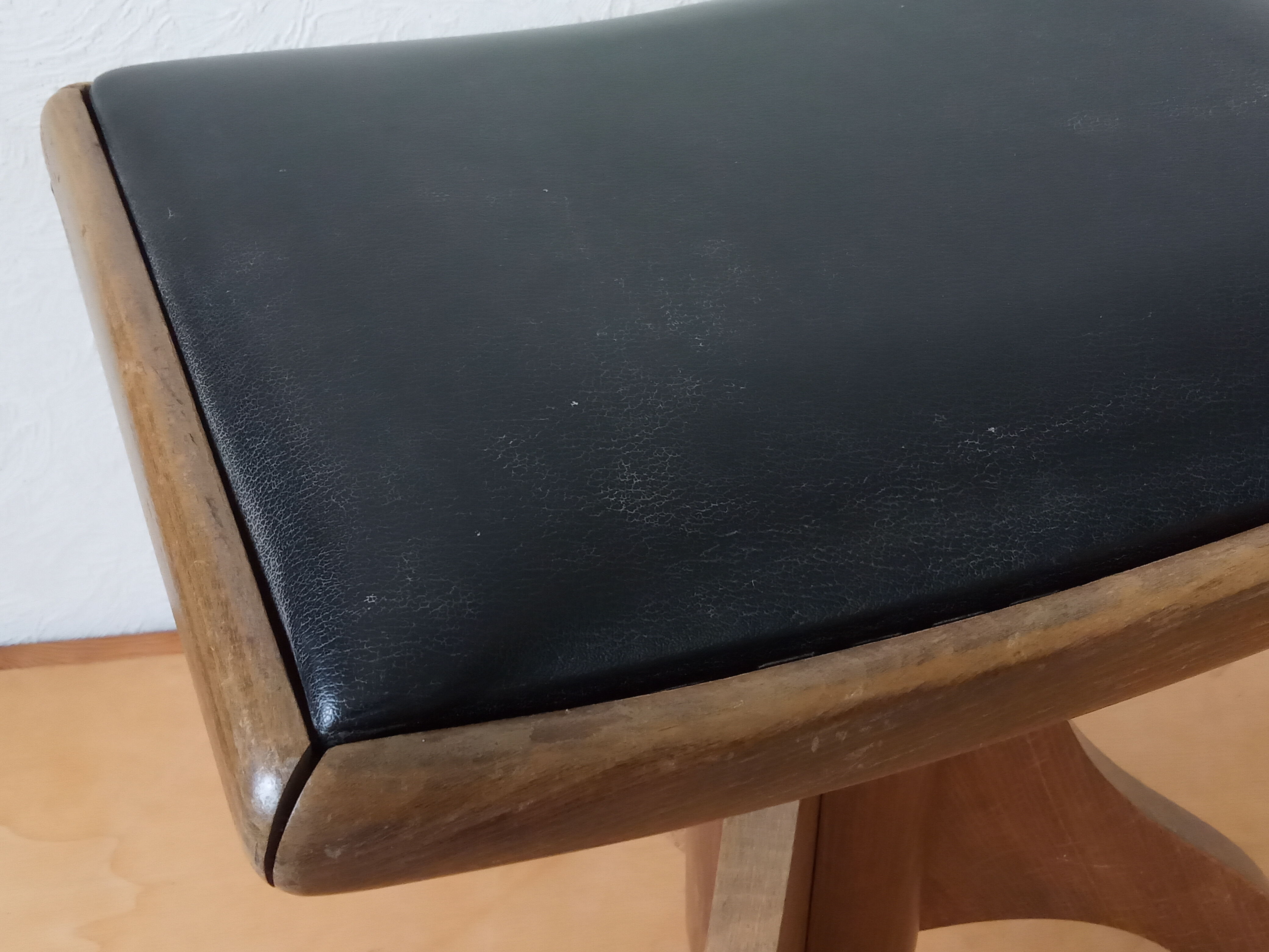 Reiner modell piano stool screw 50s