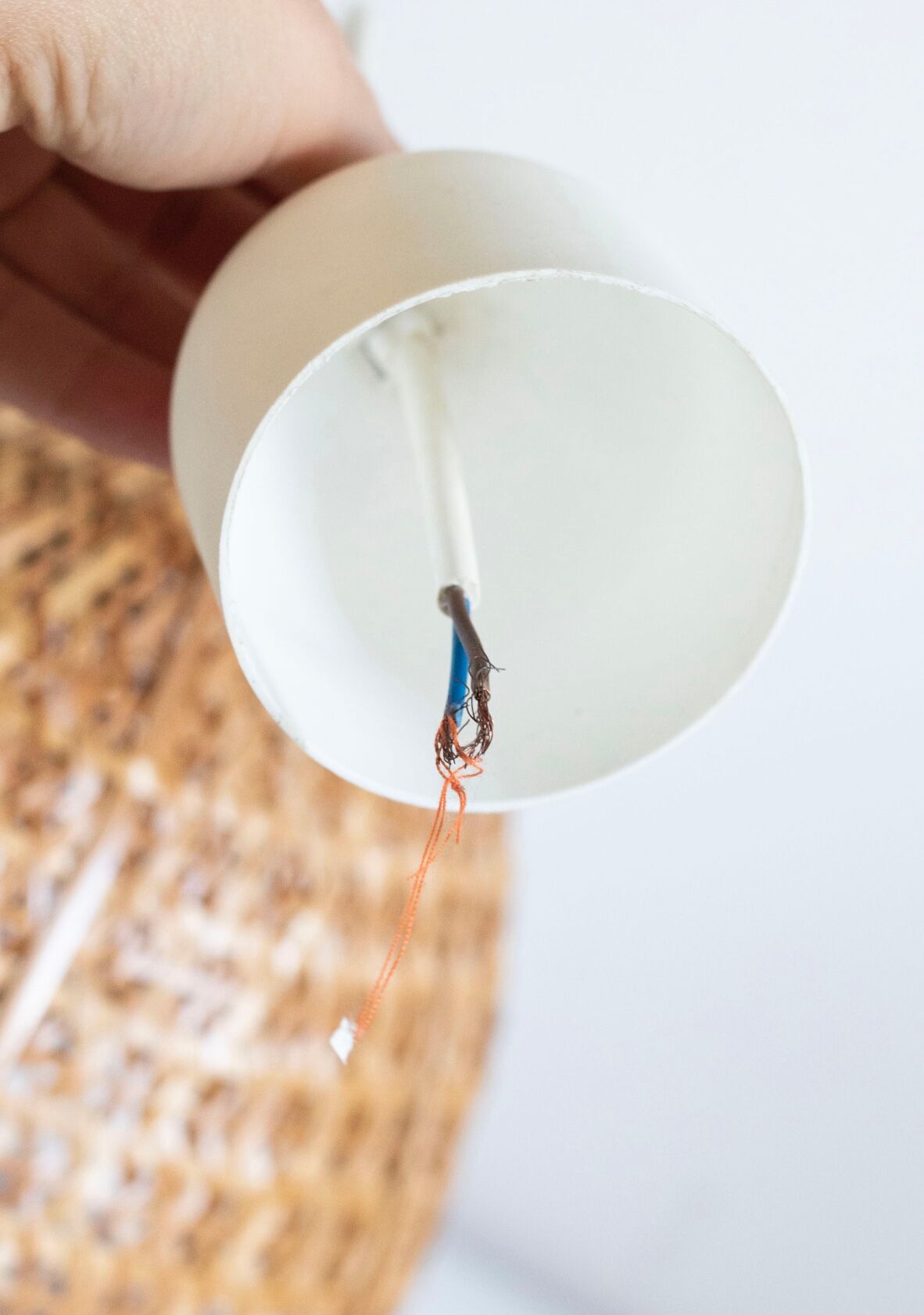 Vintage flower suspension in wicker rattan