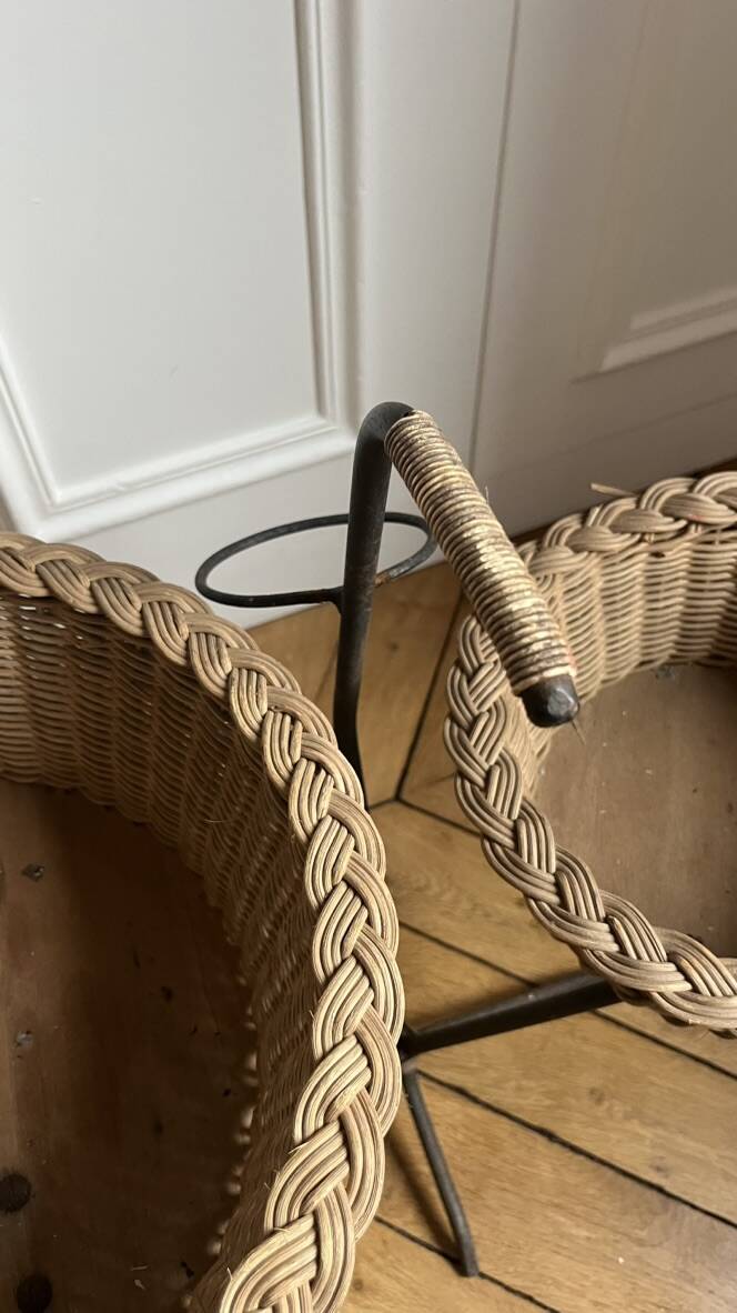 Porte plante ou cache pot en rotin style Matégot