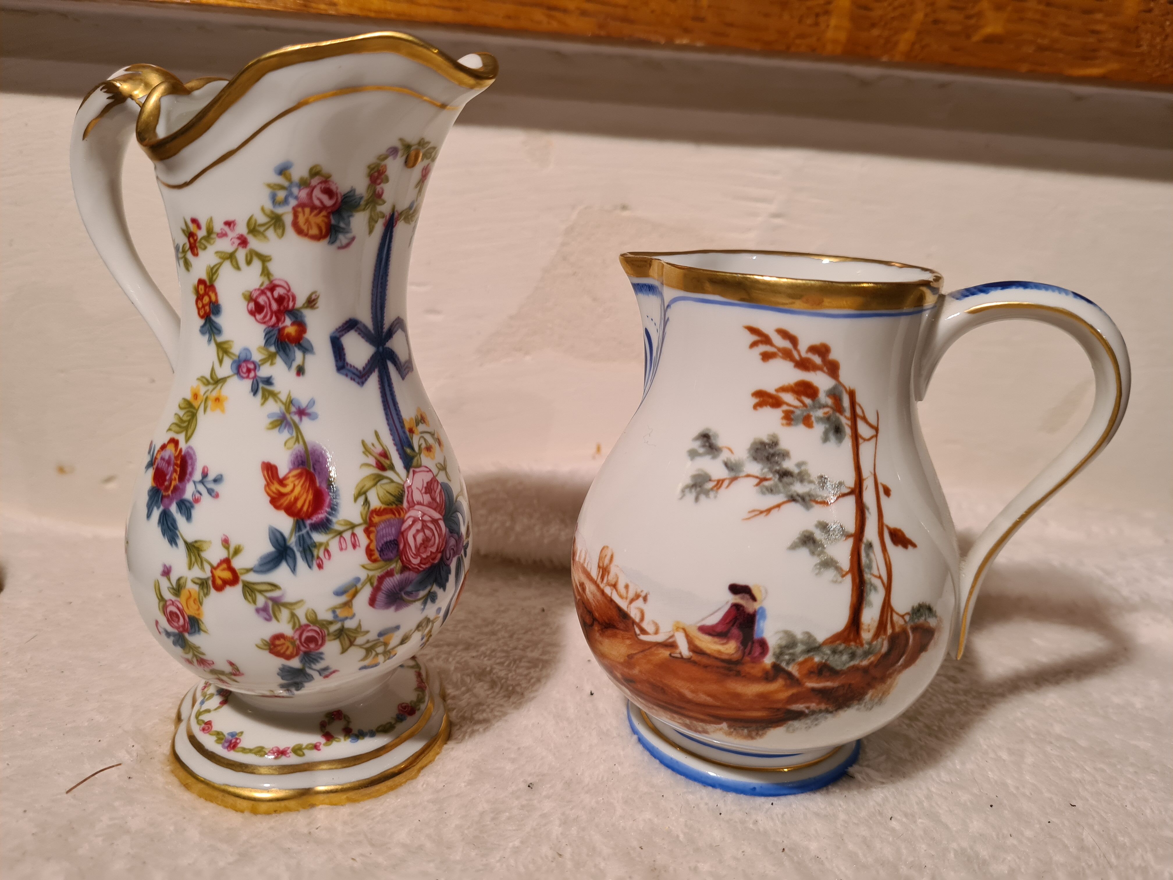 Lot of porcelain pots