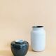 Duo de petits vases noir et blanc en céramique