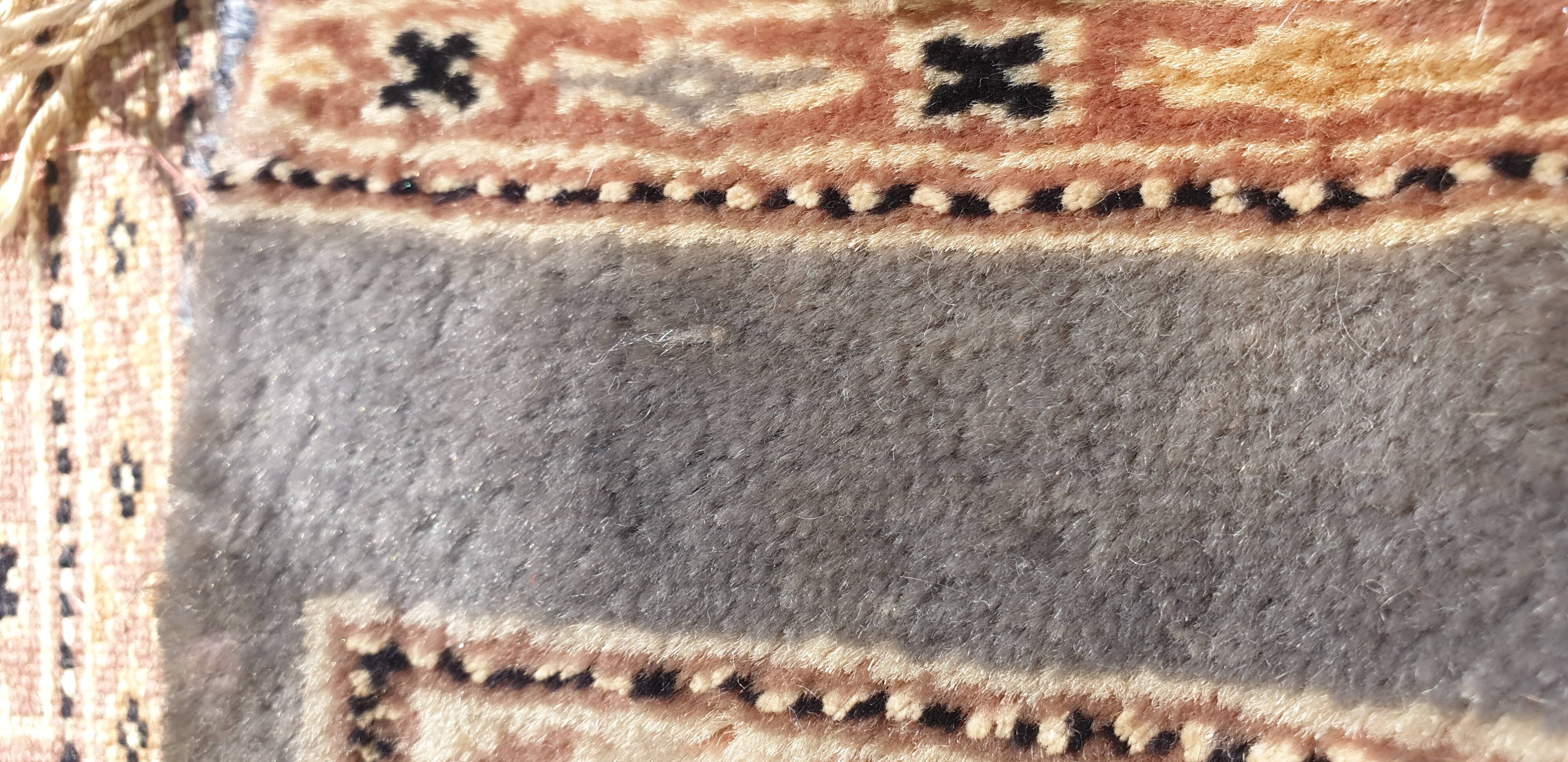 Oriental carpet wool of self  200x300cm