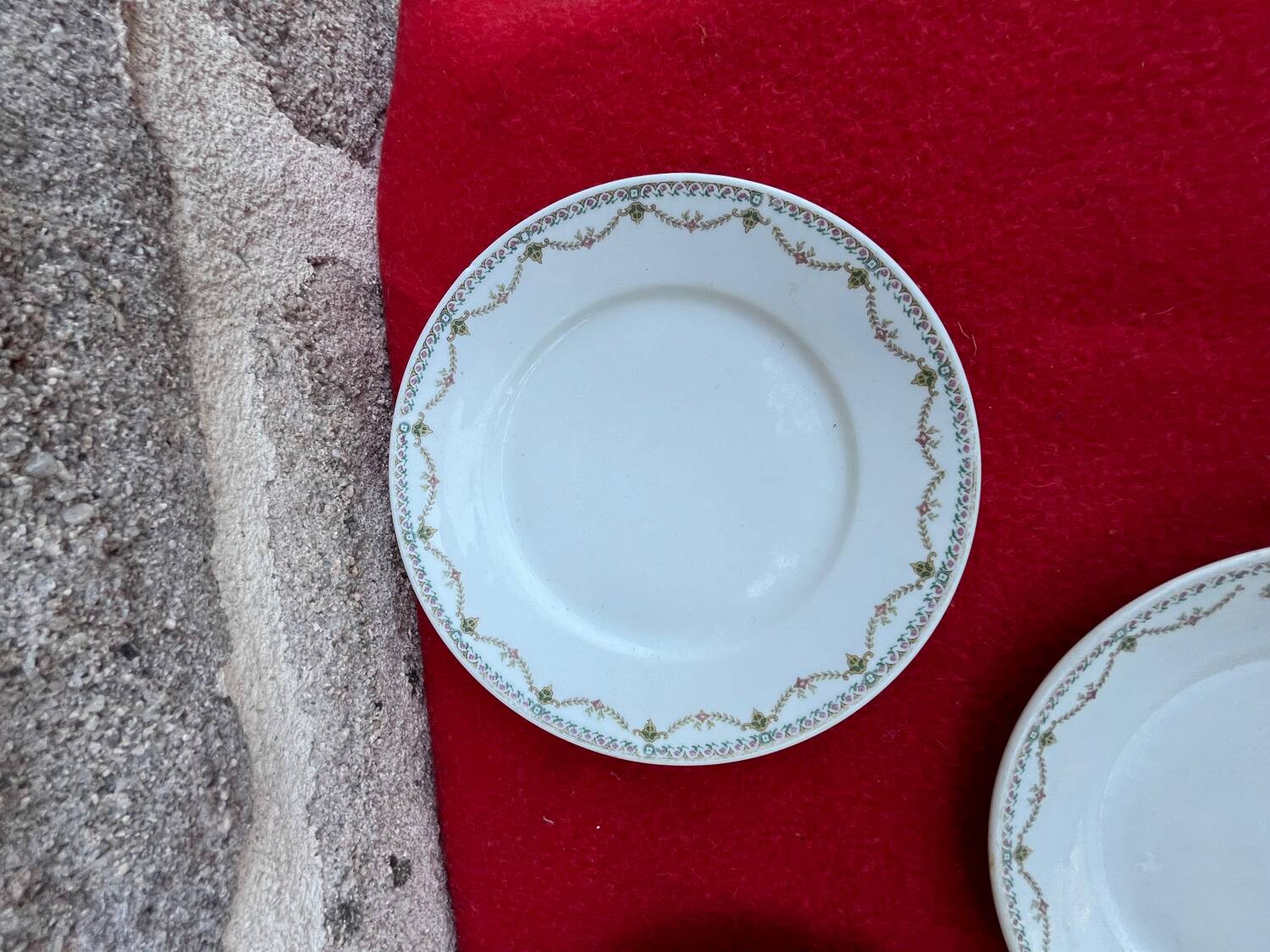 Porcelain plates
