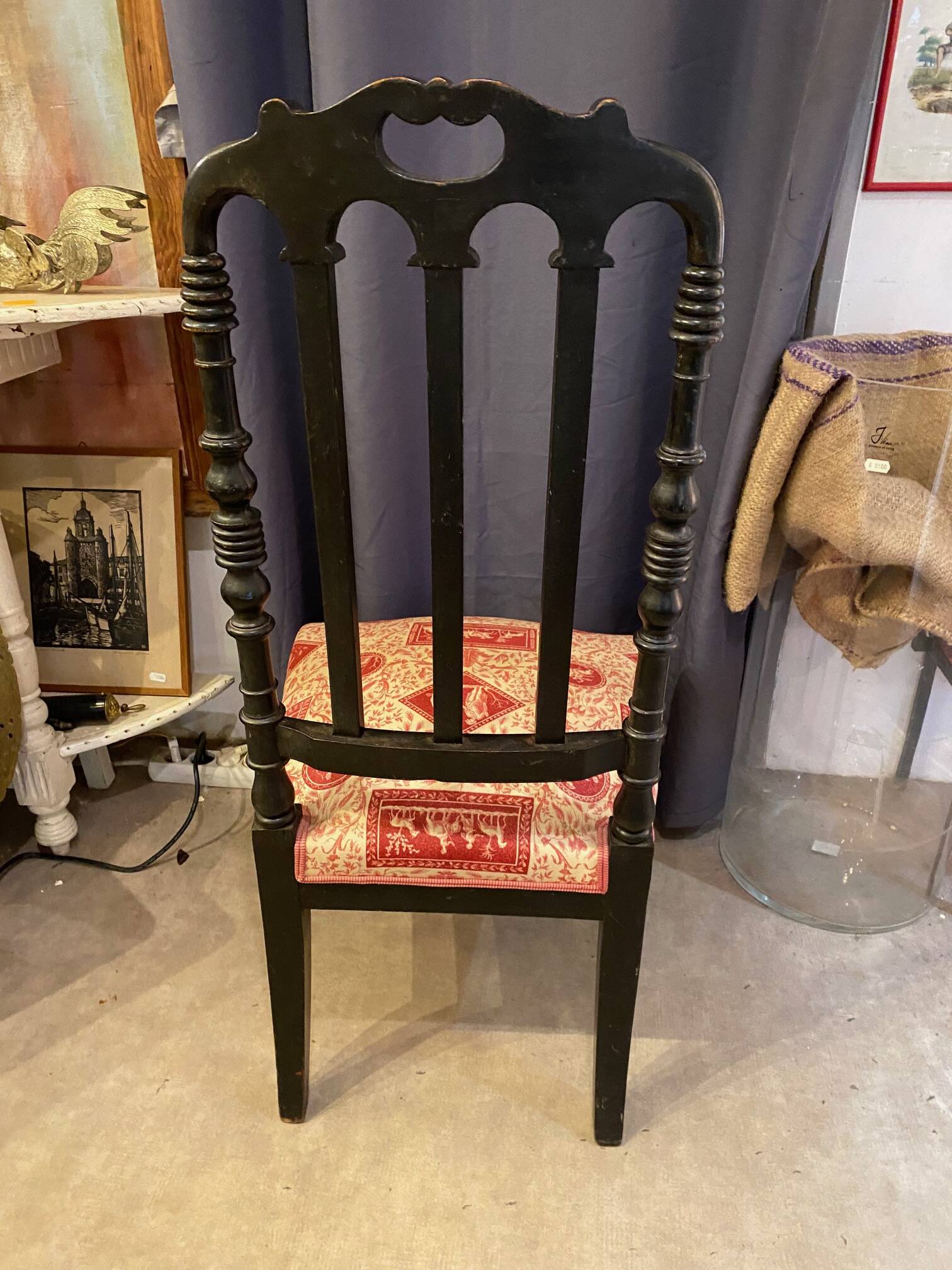 Fireplace or changing chair period 1900 in black lacquered wood and printed fabric